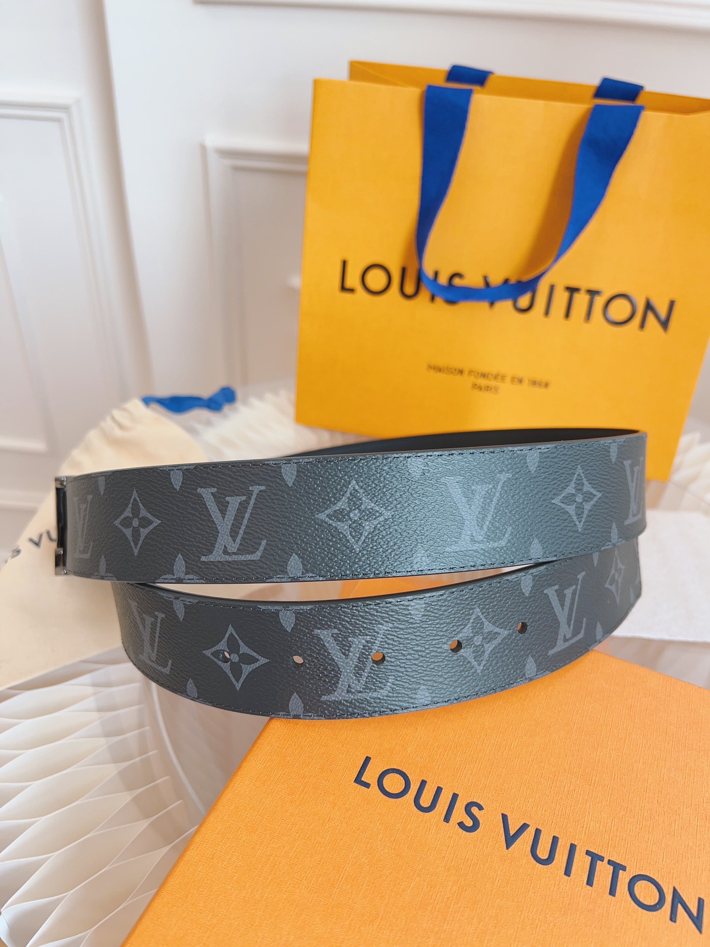 Louis Vuitton Mens Leather Belt Width 4cm 193