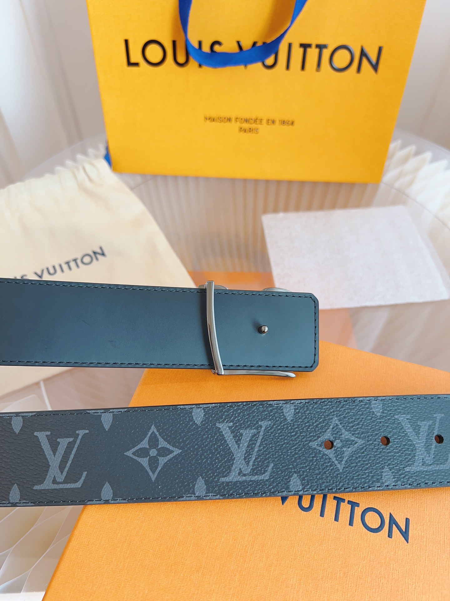 Louis Vuitton Mens Leather Belt Width 4cm 193