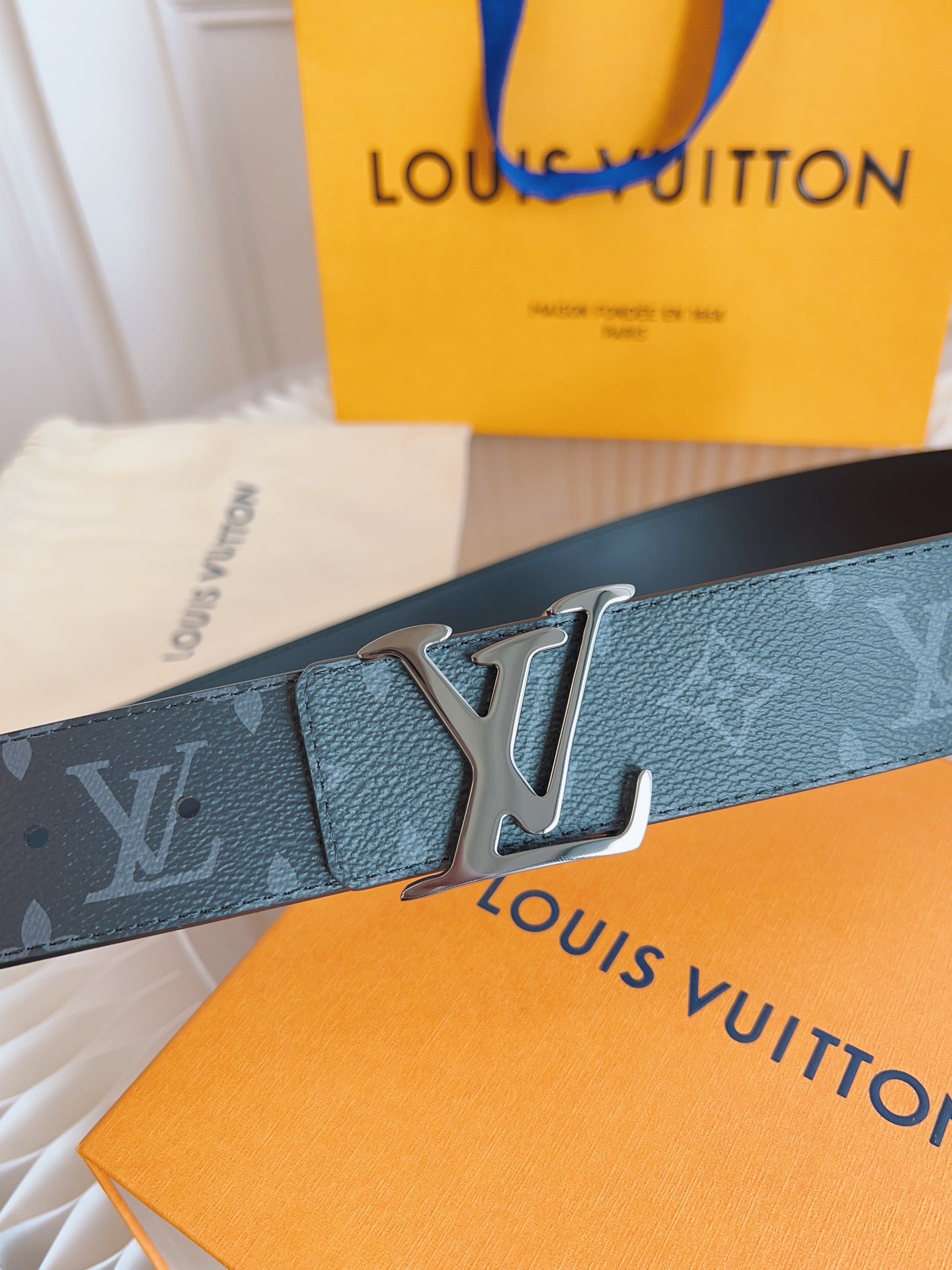 Louis Vuitton Mens Leather Belt Width 4cm 193