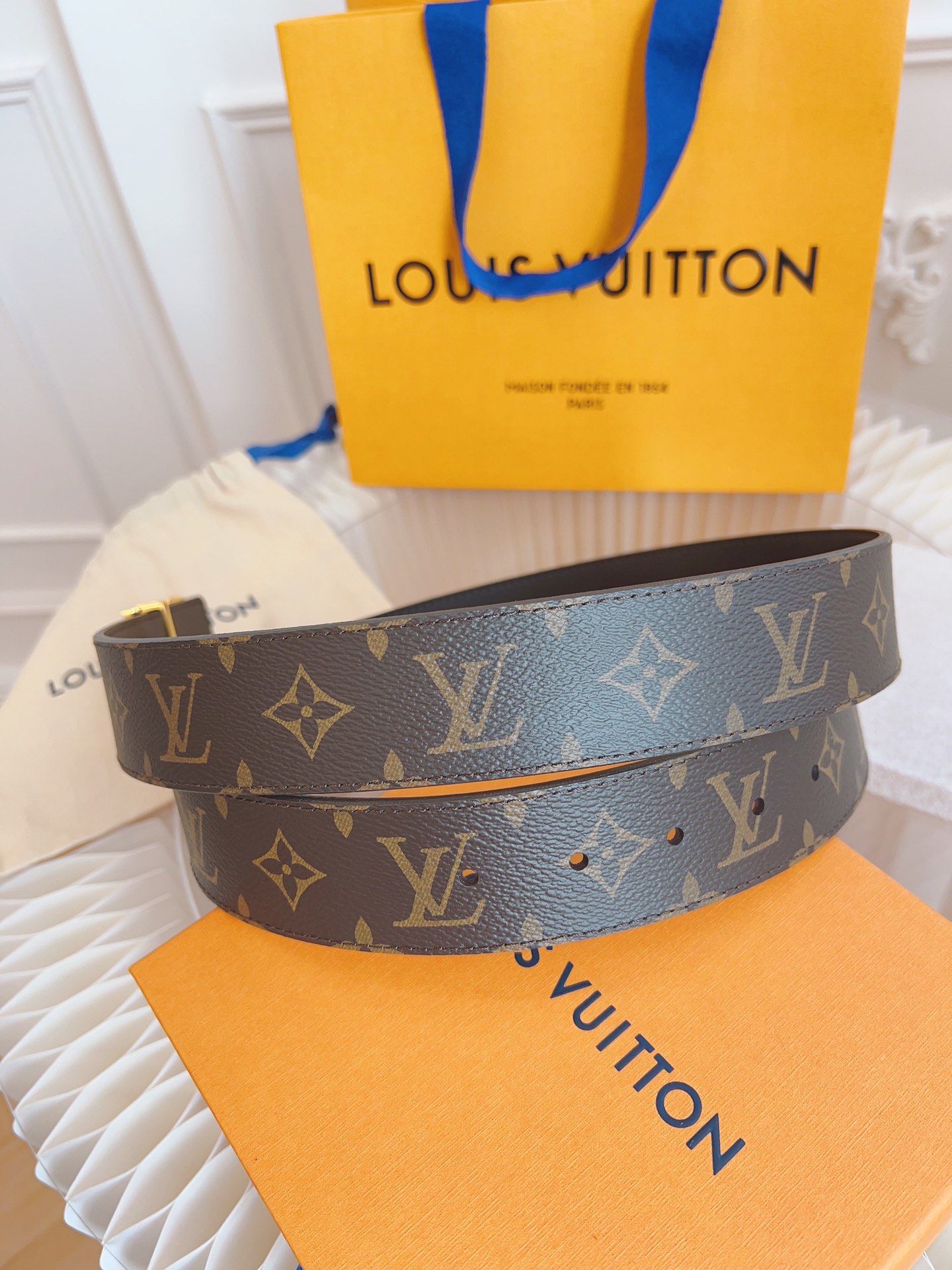 Louis Vuitton Mens Leather Belt Width 4cm 194