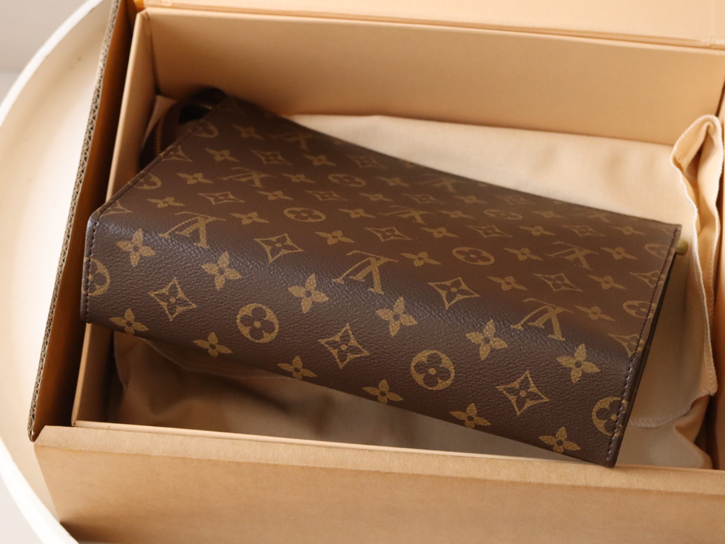 Louis Vuitton Monogram TOILETRY POUCH 26 M47542