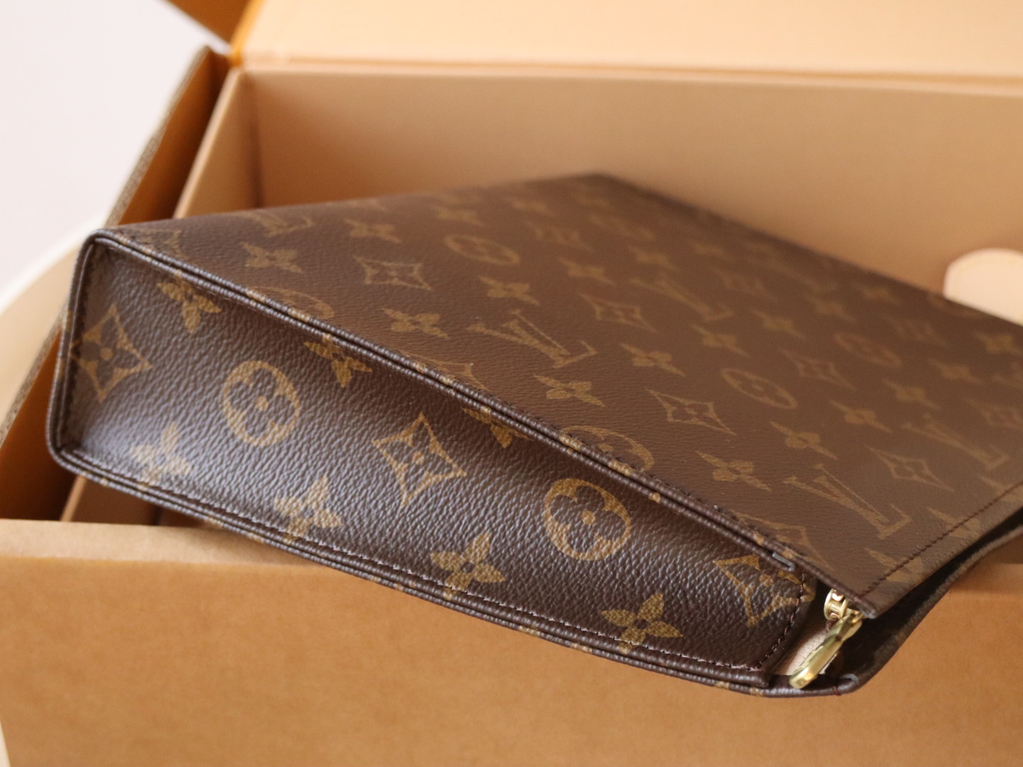 Louis Vuitton Monogram TOILETRY POUCH 26 M47542