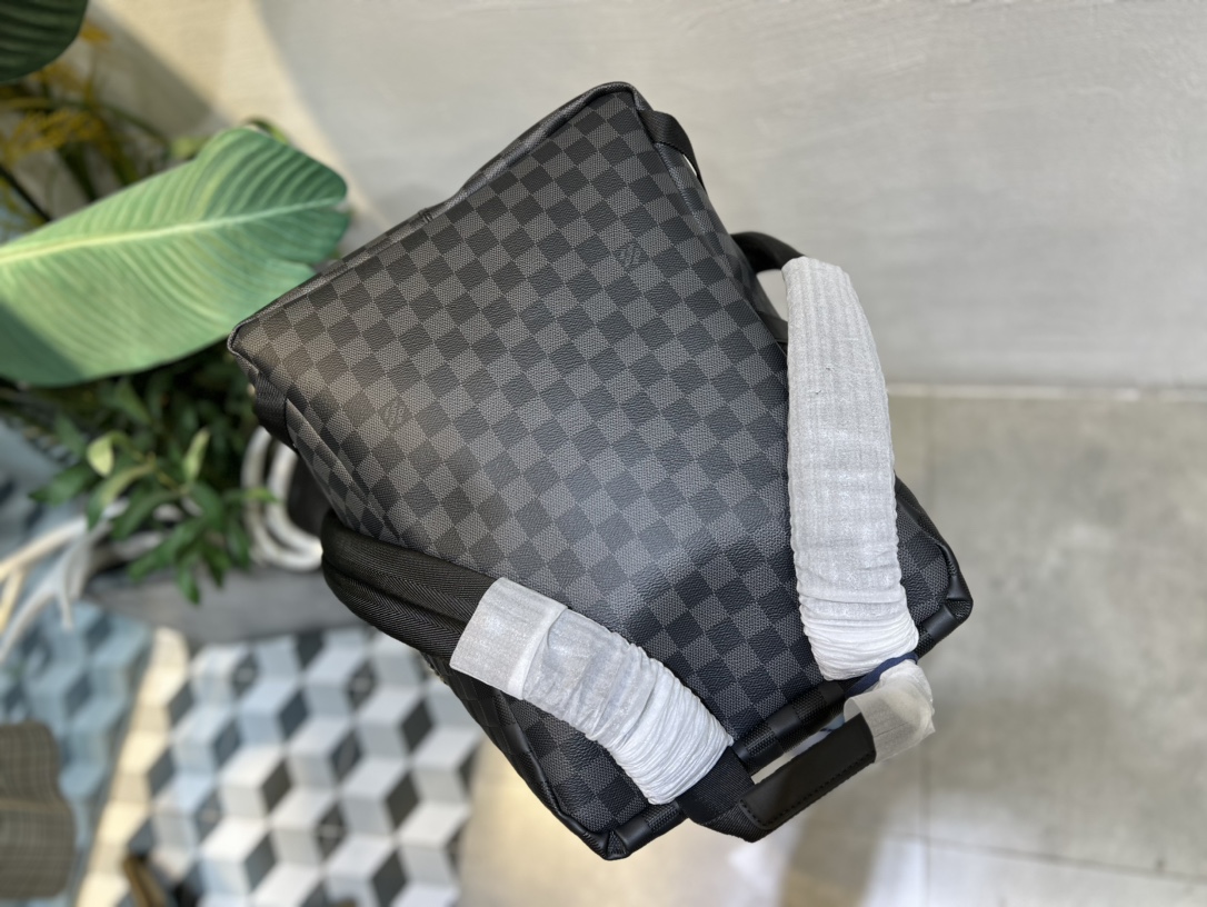 Louis Vuitton N40436 Discovery Backpack PM Damier Infini cowhide leather and Damier Graphite coated canvas