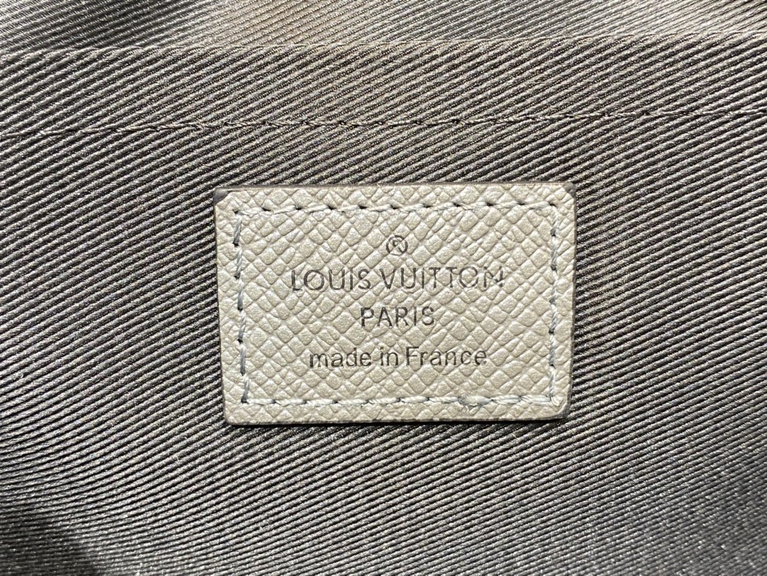 Louis Vuitton Outdoor Messenger Taiga Leather M30830