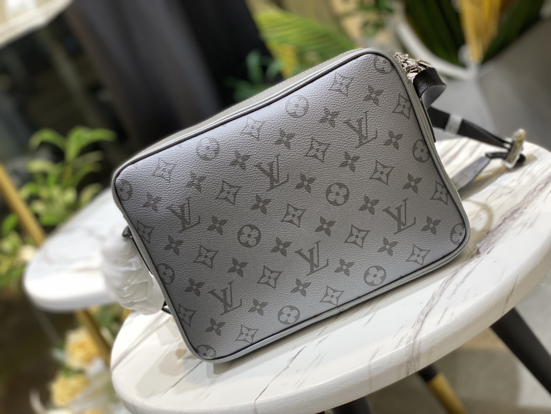 Louis Vuitton Outdoor Messenger Taiga Leather M30830