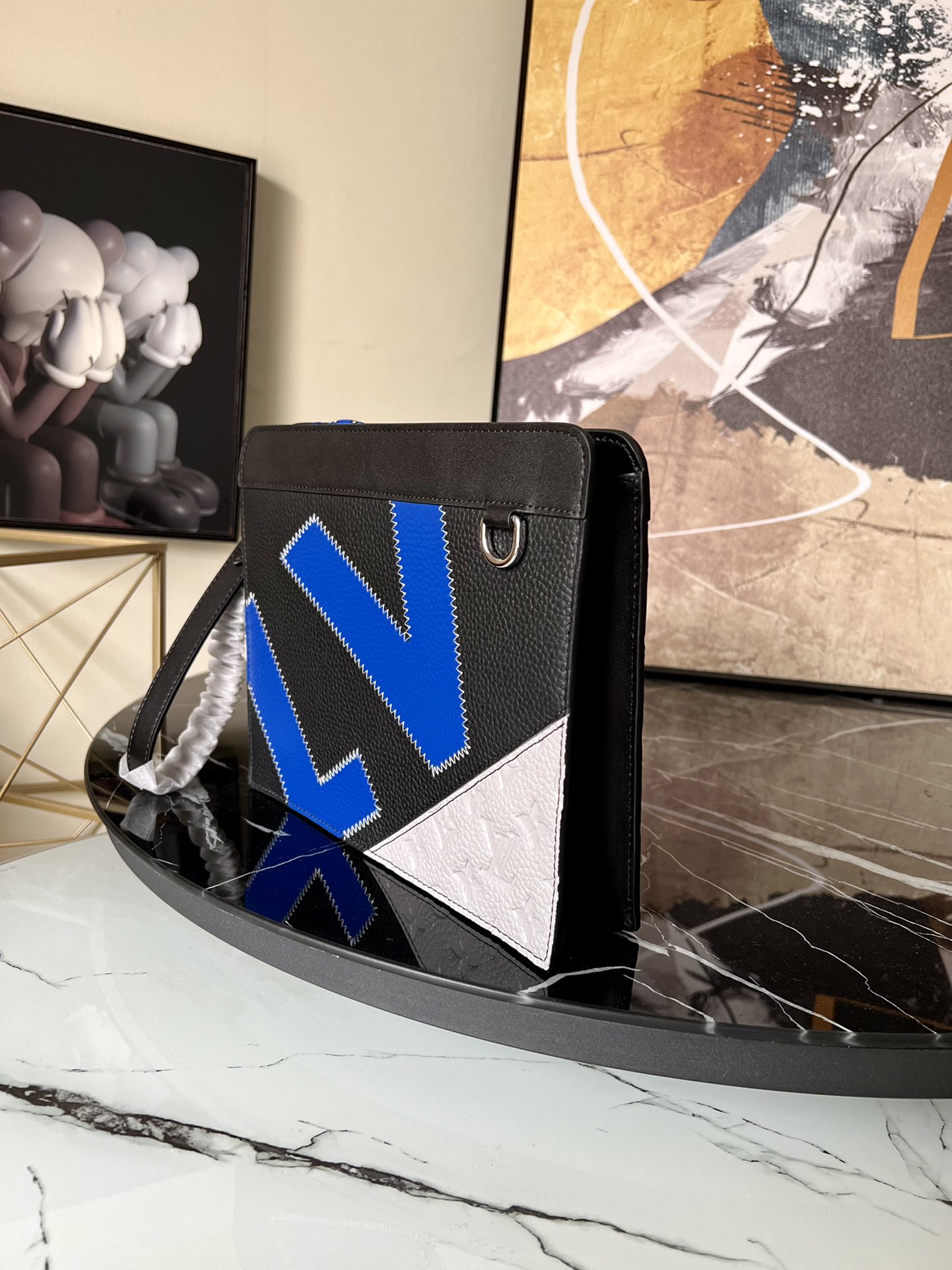 Louis Vuitton Pochette Voyage MM M81310