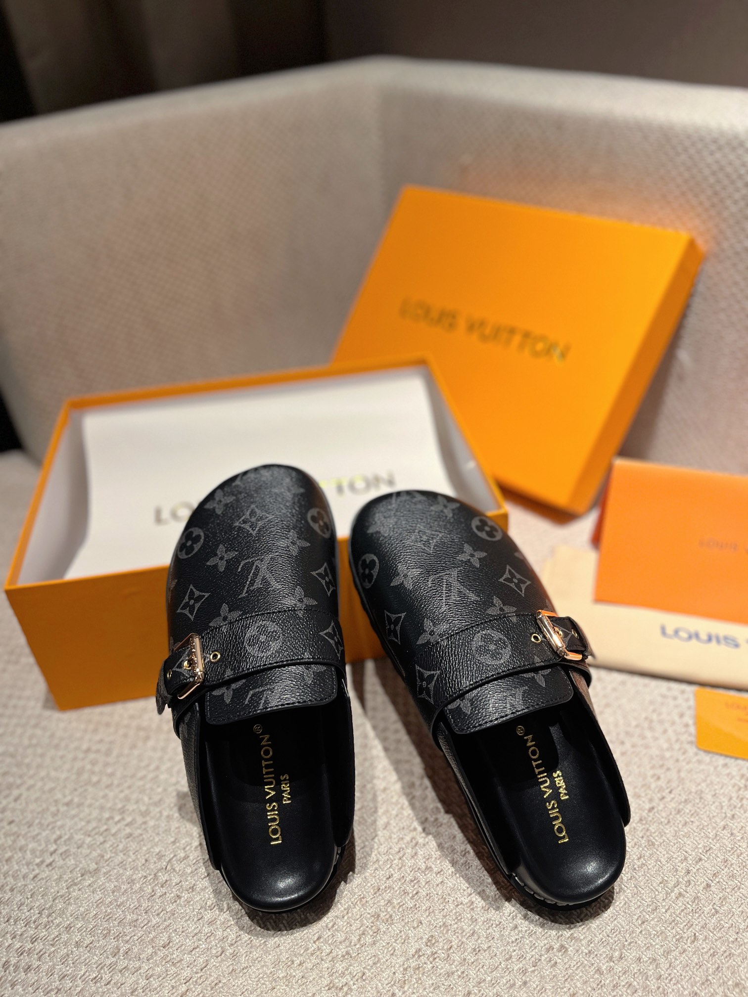 Louis Vuitton Slides Men and Women-002 Size 35-45