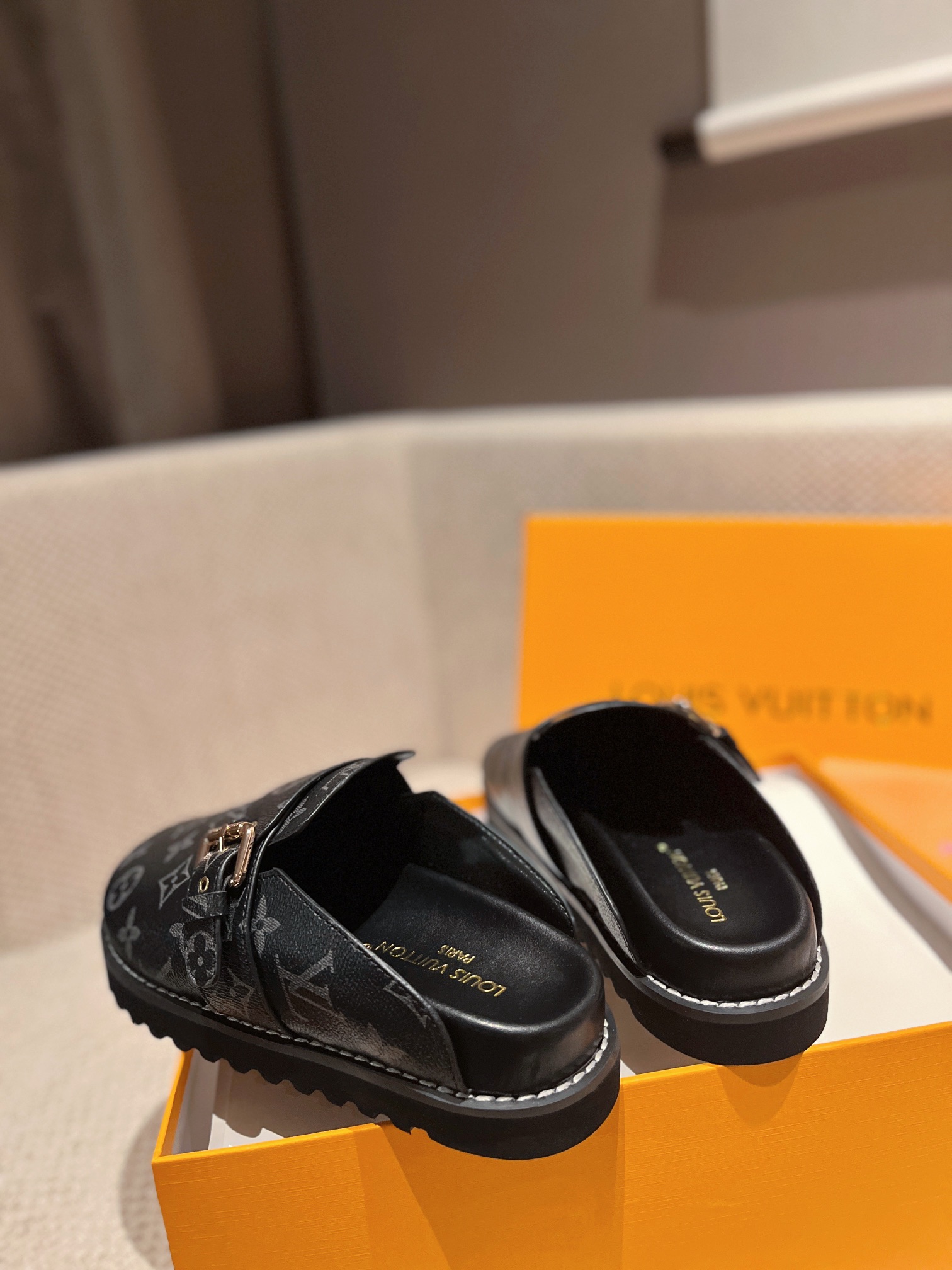 Louis Vuitton Slides Men and Women-002 Size 35-45