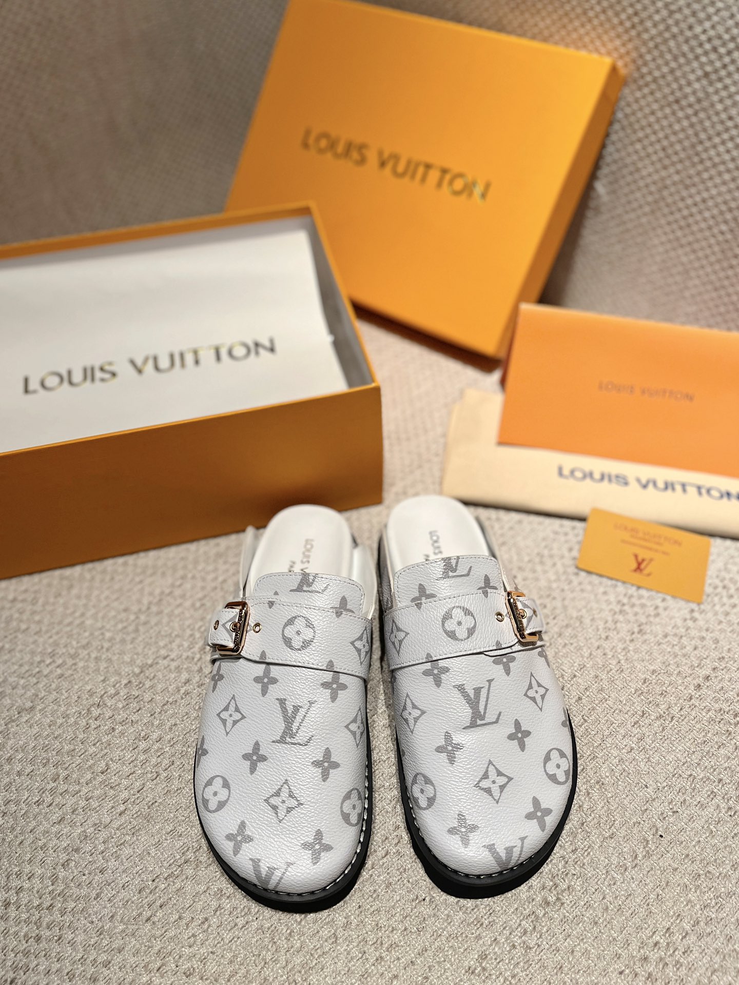 Louis Vuitton Slides Men and Women-003 Size 35-45