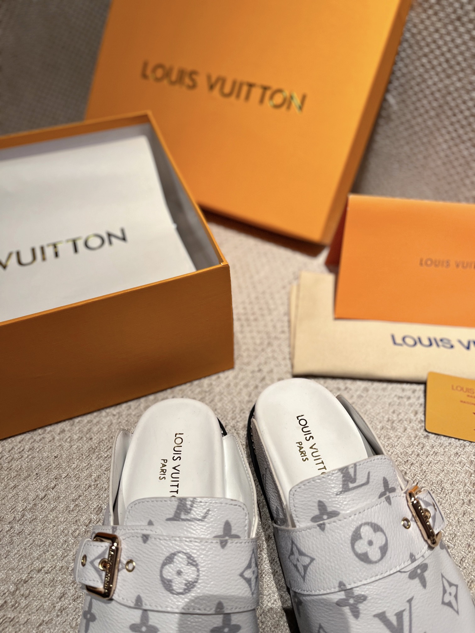 Louis Vuitton Slides Men and Women-003 Size 35-45