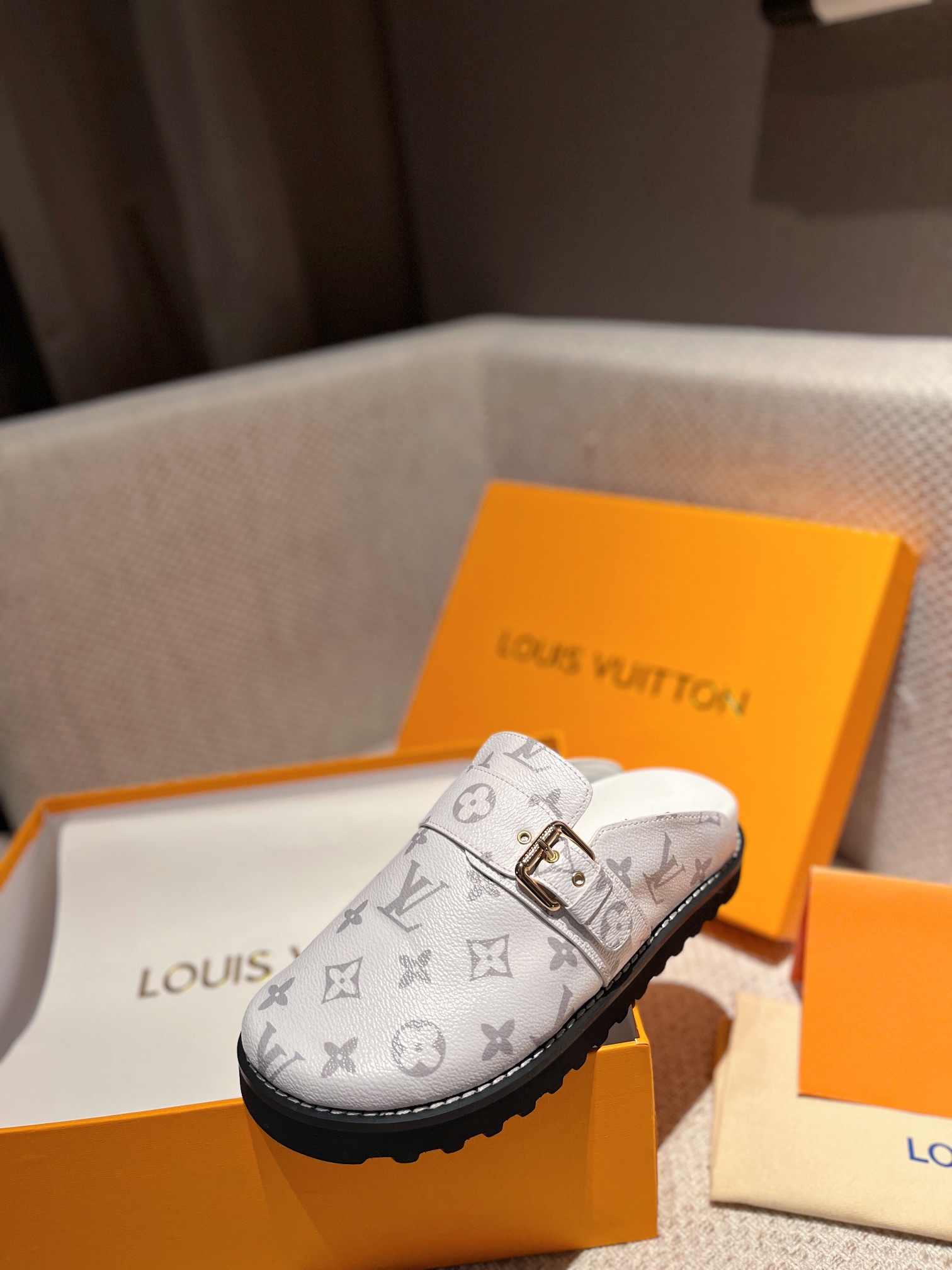 Louis Vuitton Slides Men and Women-003 Size 35-45