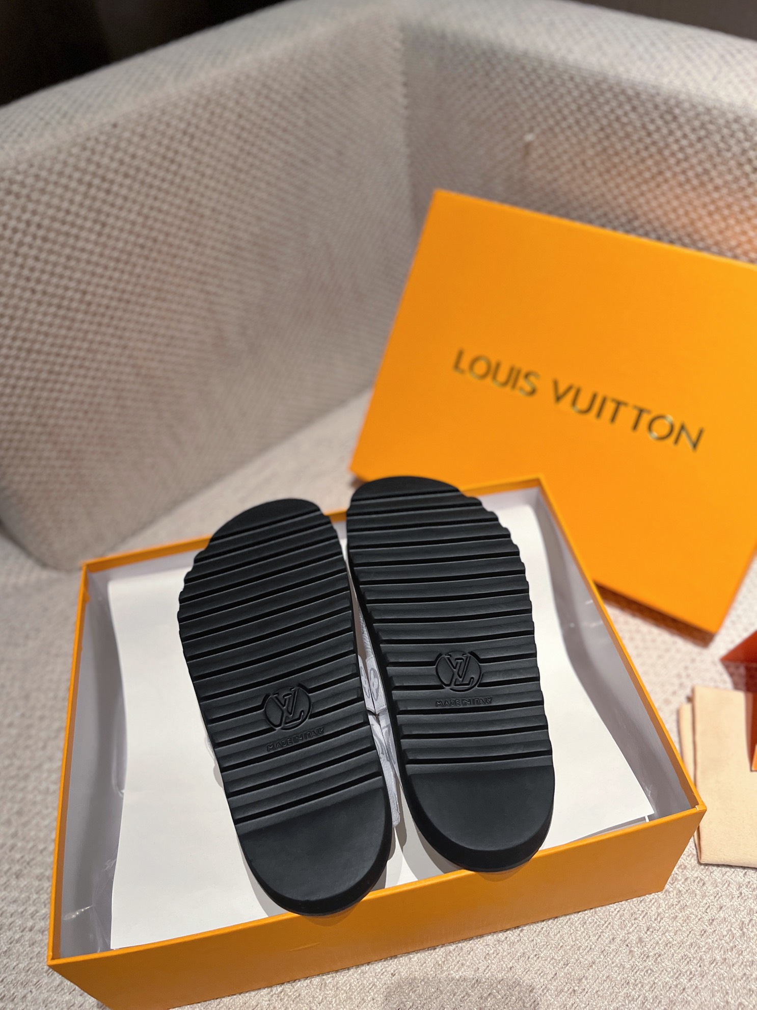 Louis Vuitton Slides Men and Women-003 Size 35-45