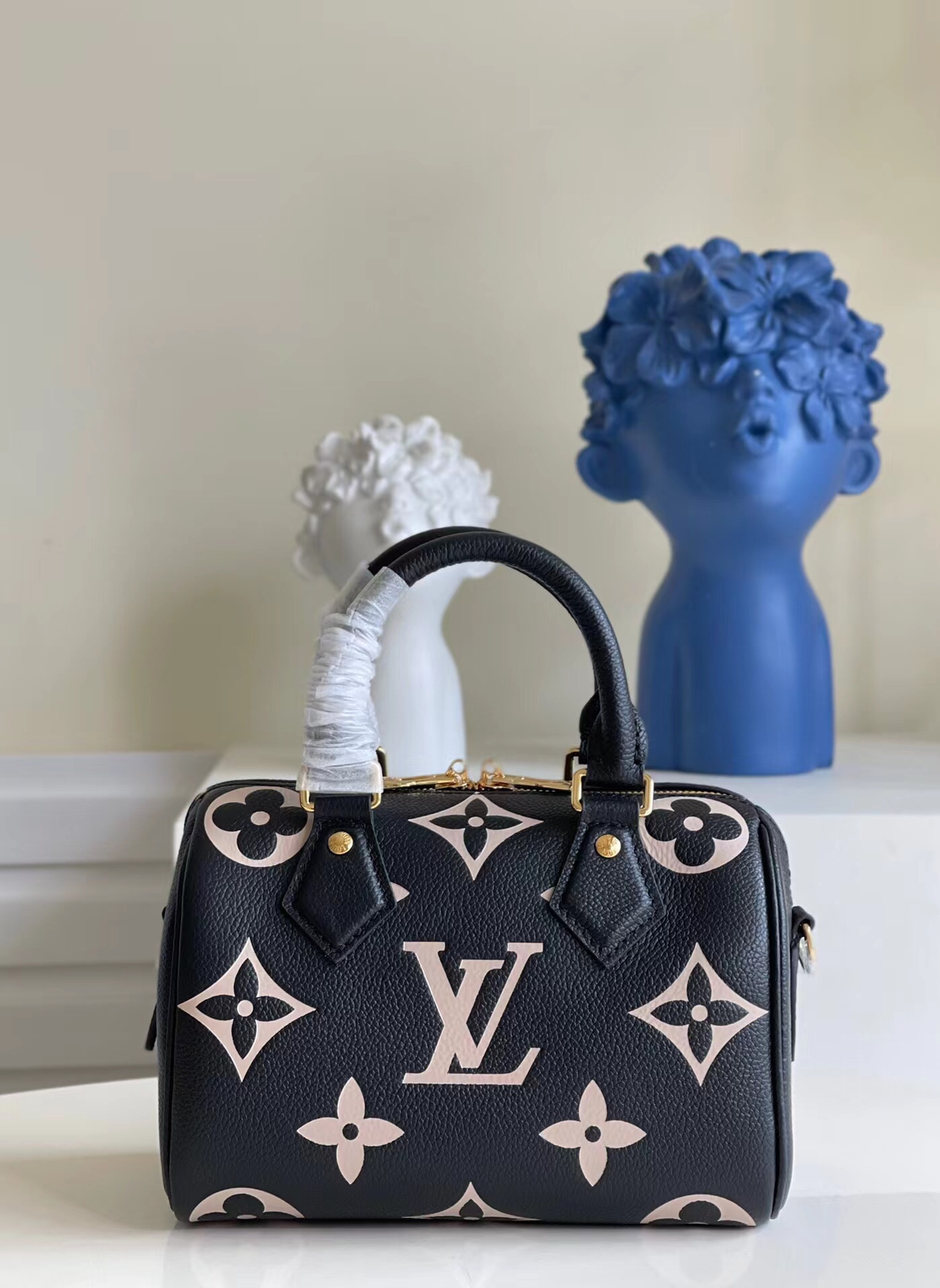 Louis Vuitton Speedy Bandouliere 20 Embossed Grained Cowhide Leather Black