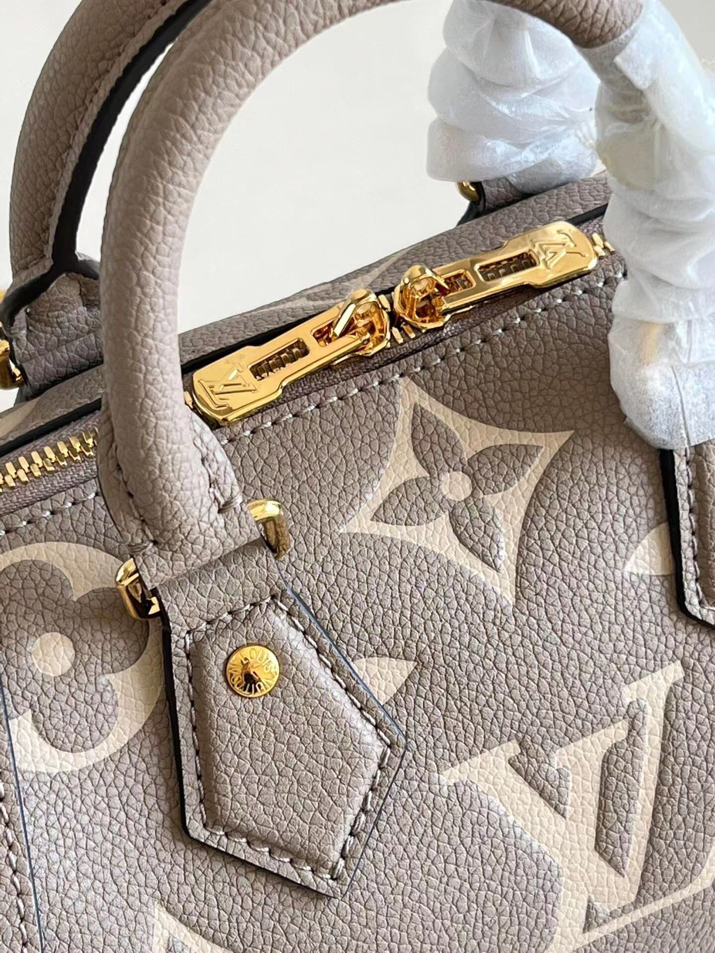 Louis Vuitton Speedy Bandouliere 20 Monogram Empreinte Beige