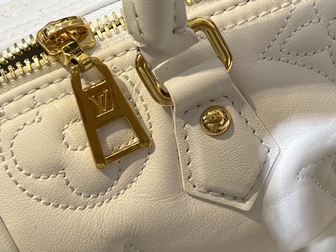 Louis Vuitton Sporty Papillon BB Handbag White Quilted and Embroidered Smooth Calf Leather M59800