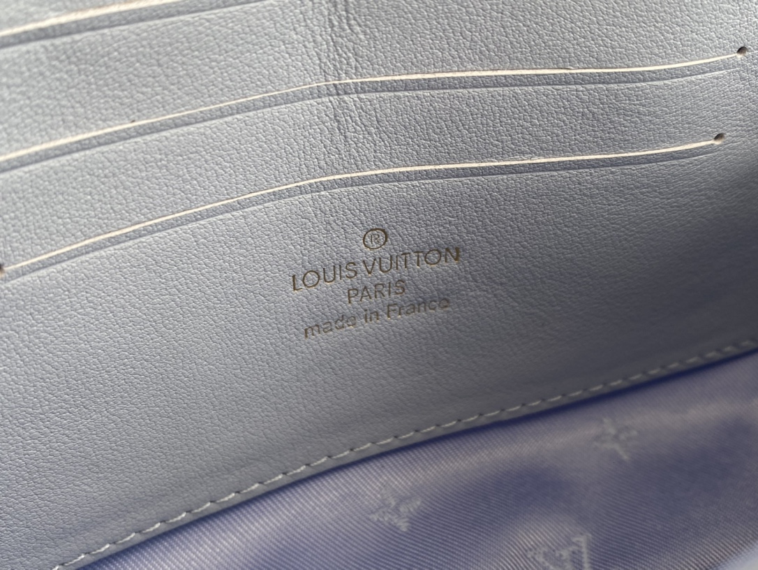 Louis Vuitton Wallet on Strap Bubblegram Monogram-embroidered Quilted Calf Leather Blue M81399