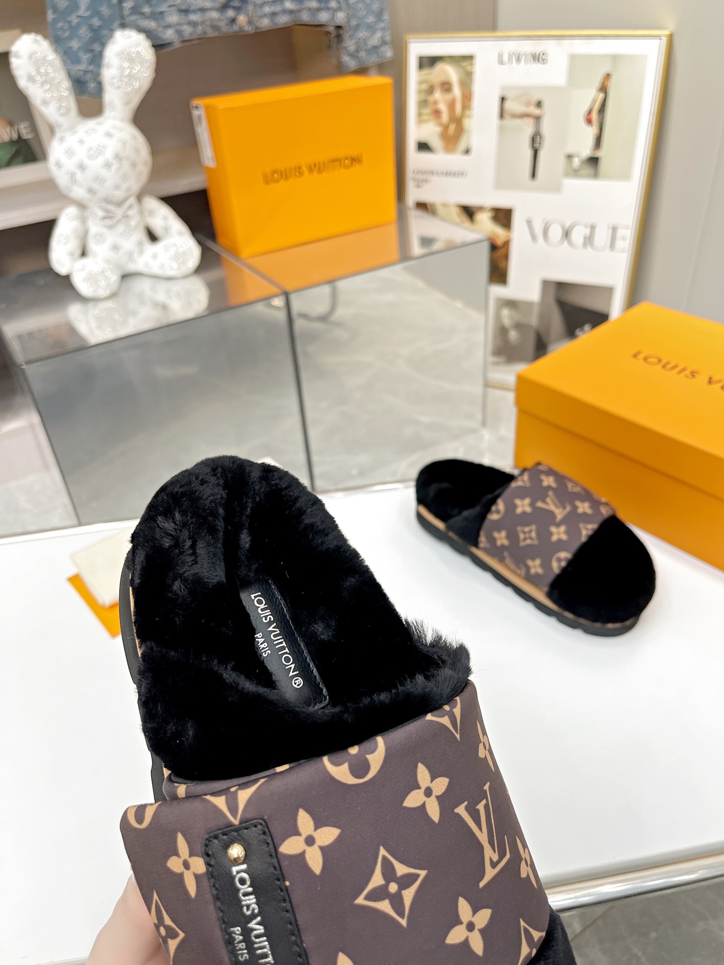 Louis Vuitton Wintry Slipper Men and Women-002 Size 35-45