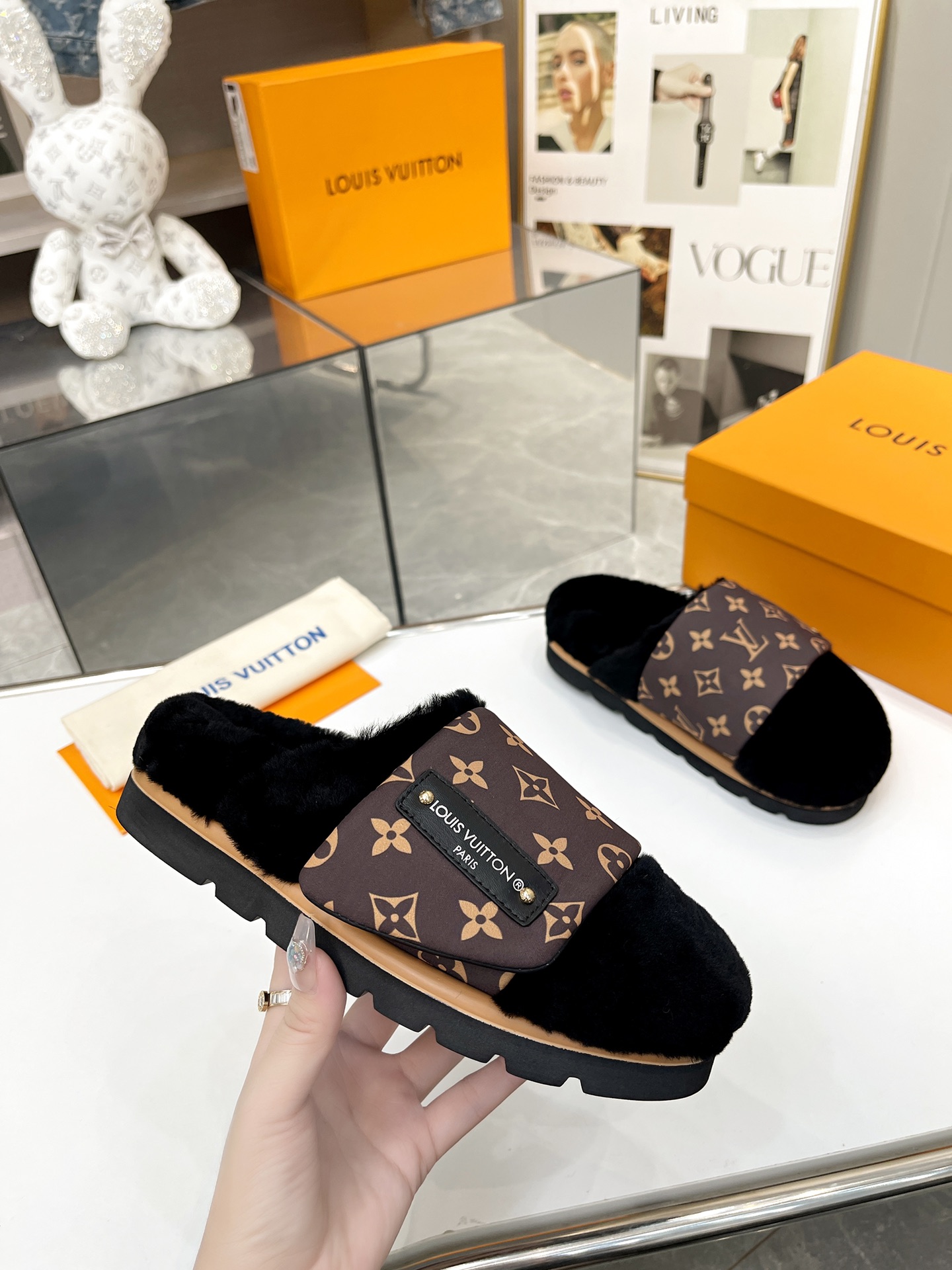 Louis Vuitton Wintry Slipper Men and Women-002 Size 35-45