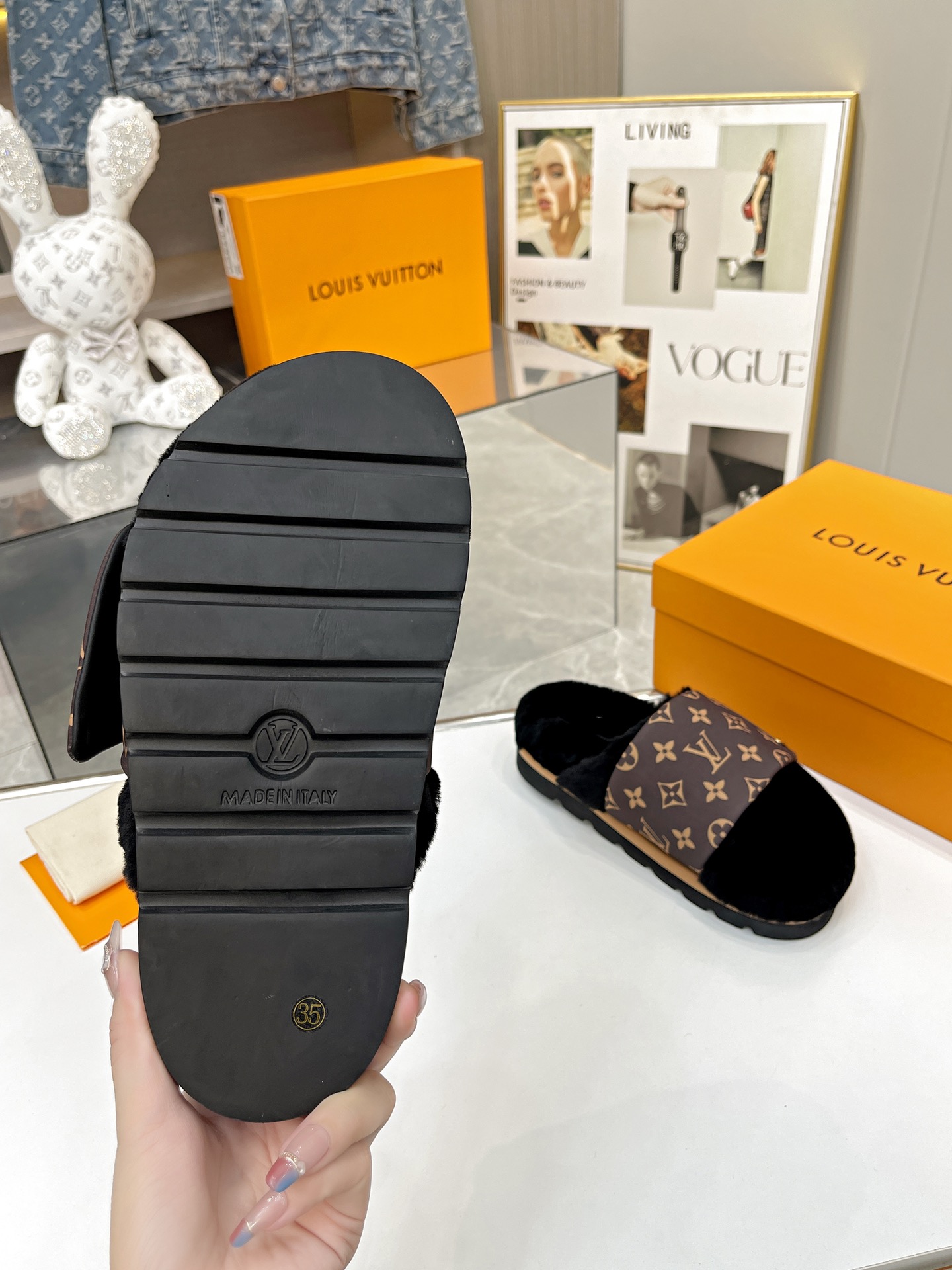 Louis Vuitton Wintry Slipper Men and Women-002 Size 35-45