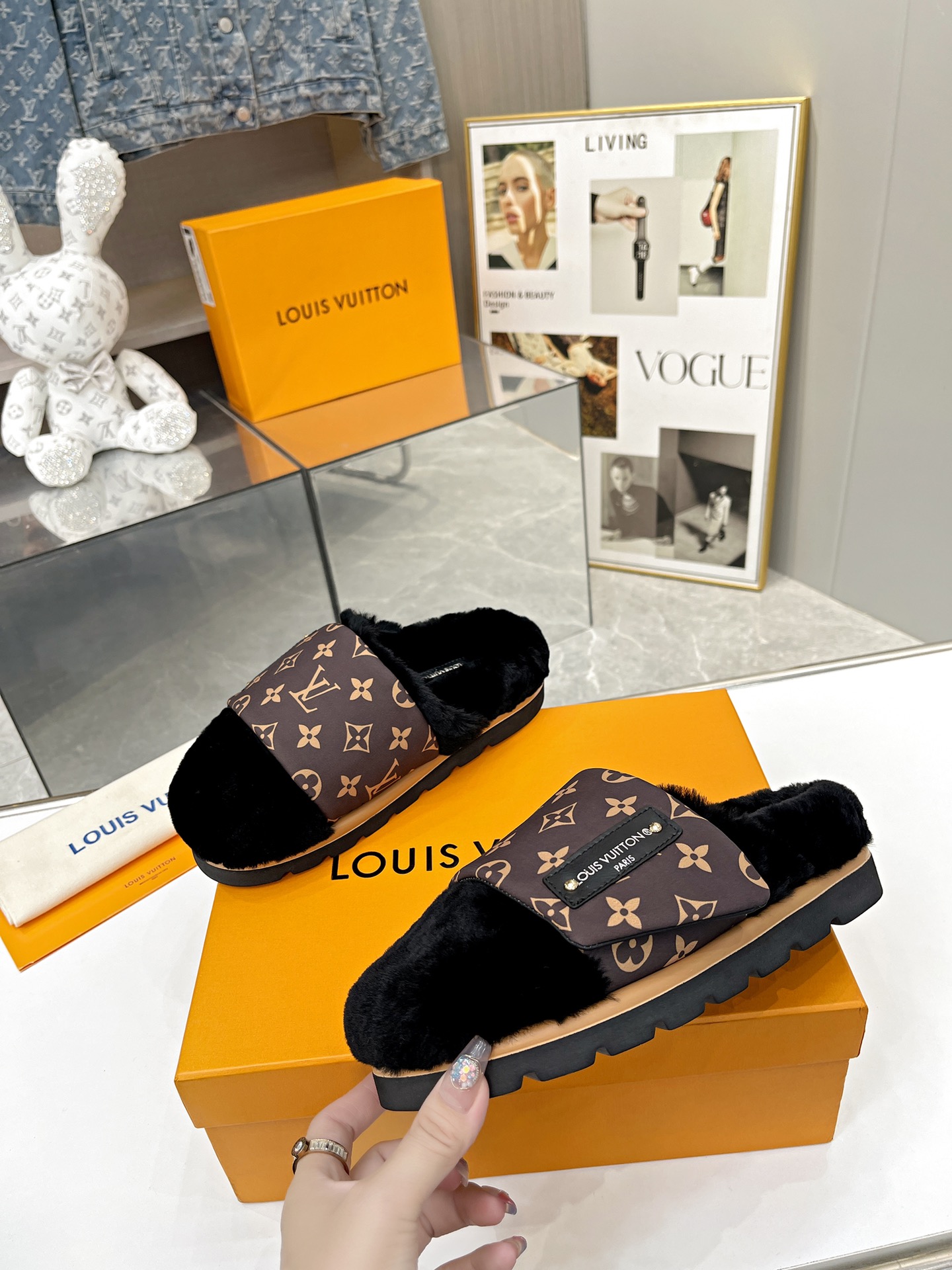 Louis Vuitton Wintry Slipper Men and Women-002 Size 35-45