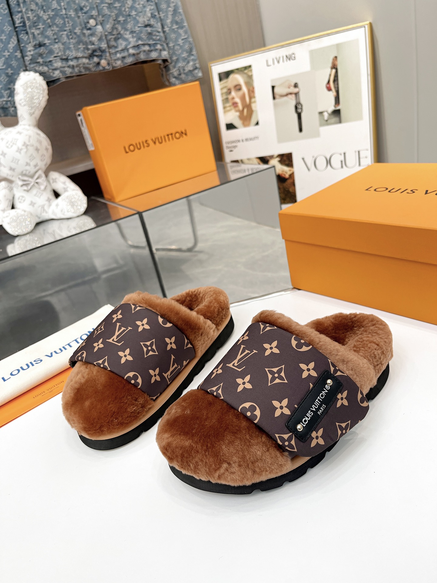 Louis Vuitton Wintry Slipper Men and Women-003 Size 35-45