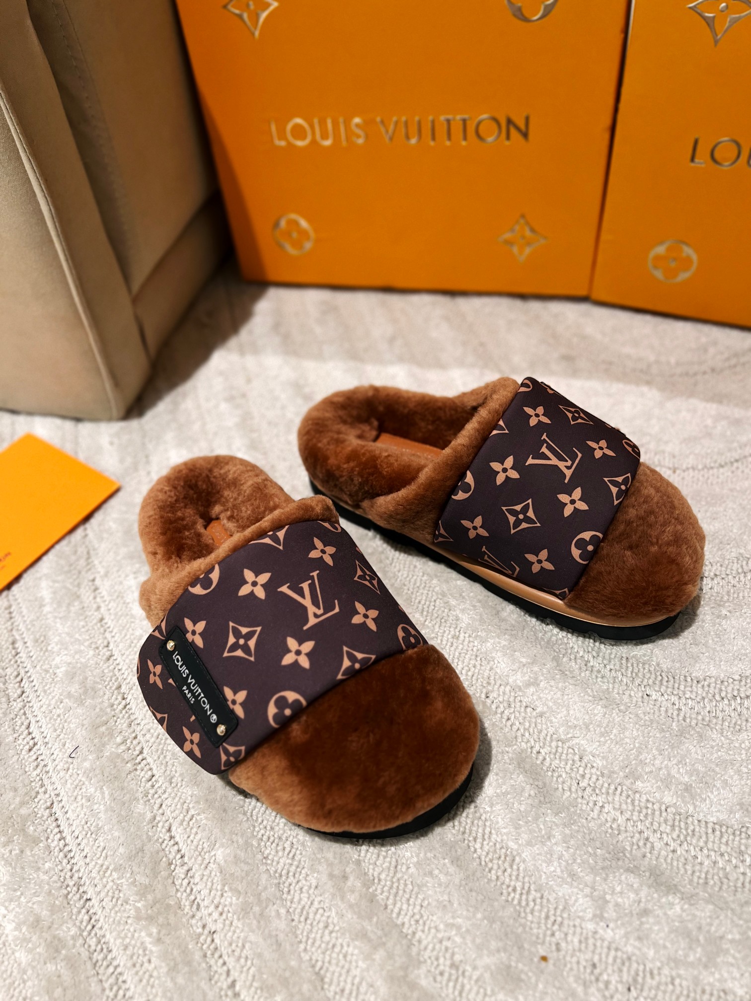 Louis Vuitton Wintry Slipper Men and Women-004 Size 35-45