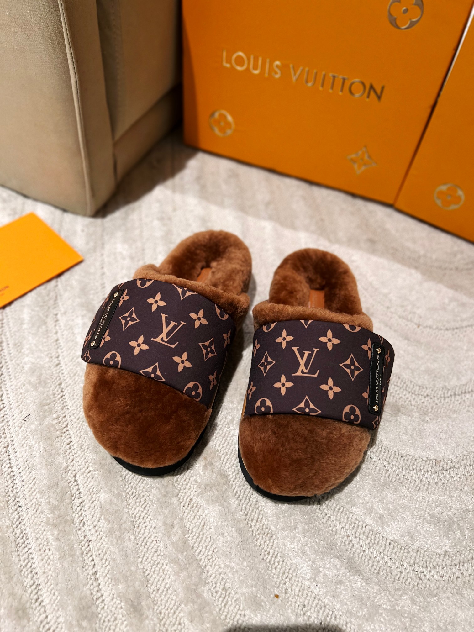 Louis Vuitton Wintry Slipper Men and Women-004 Size 35-45