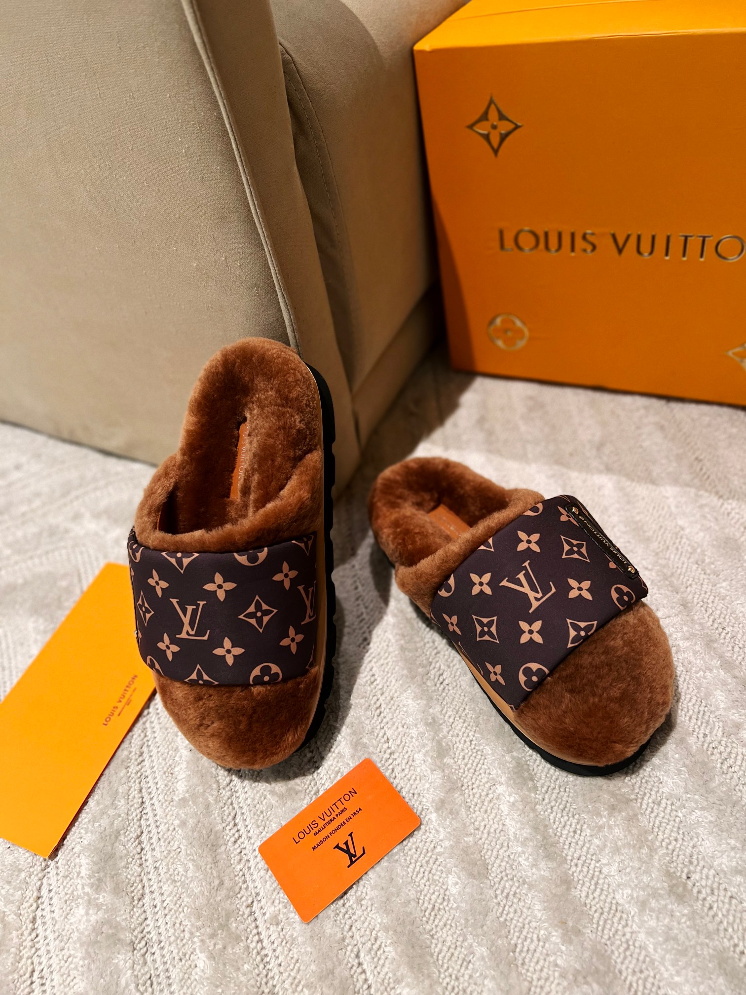 Louis Vuitton Wintry Slipper Men and Women-004 Size 35-45