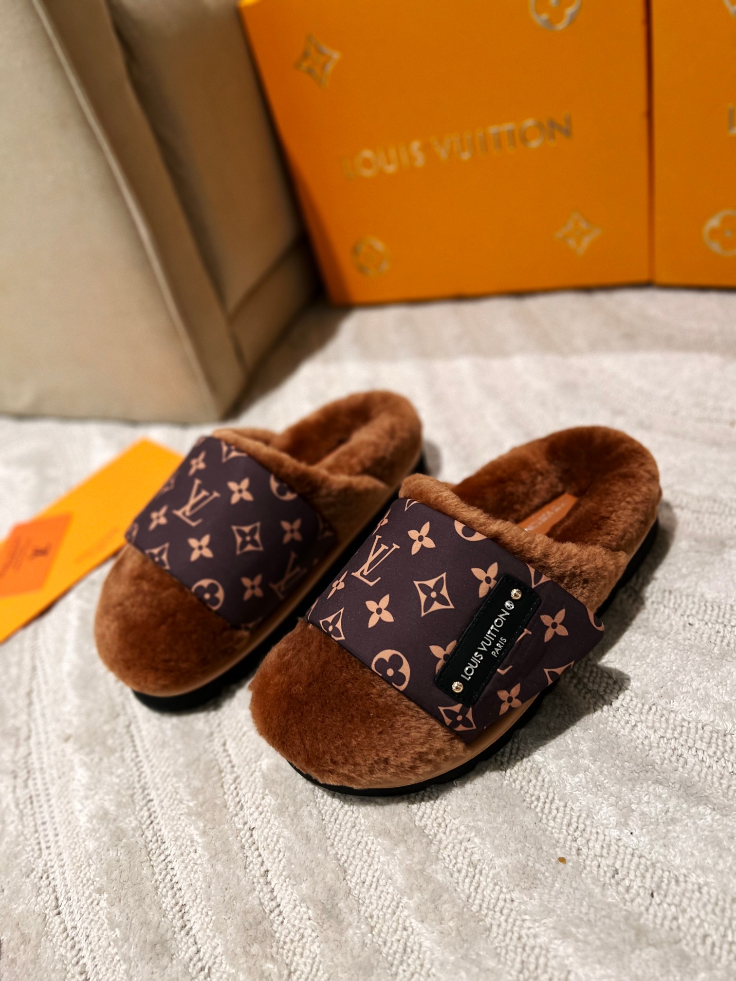 Louis Vuitton Wintry Slipper Men and Women-004 Size 35-45