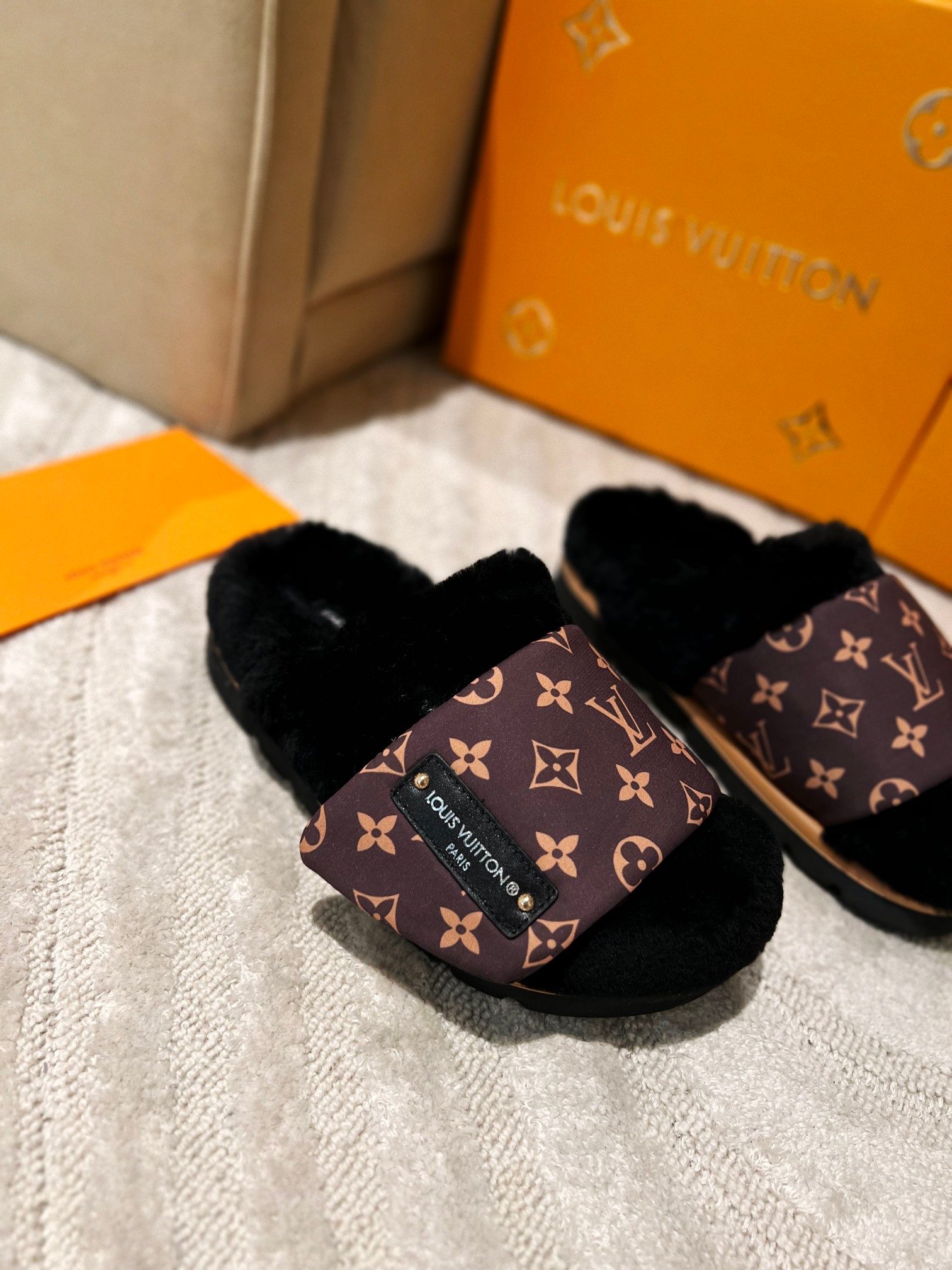 Louis Vuitton Wintry Slipper Men and Women-005 Size 35-45