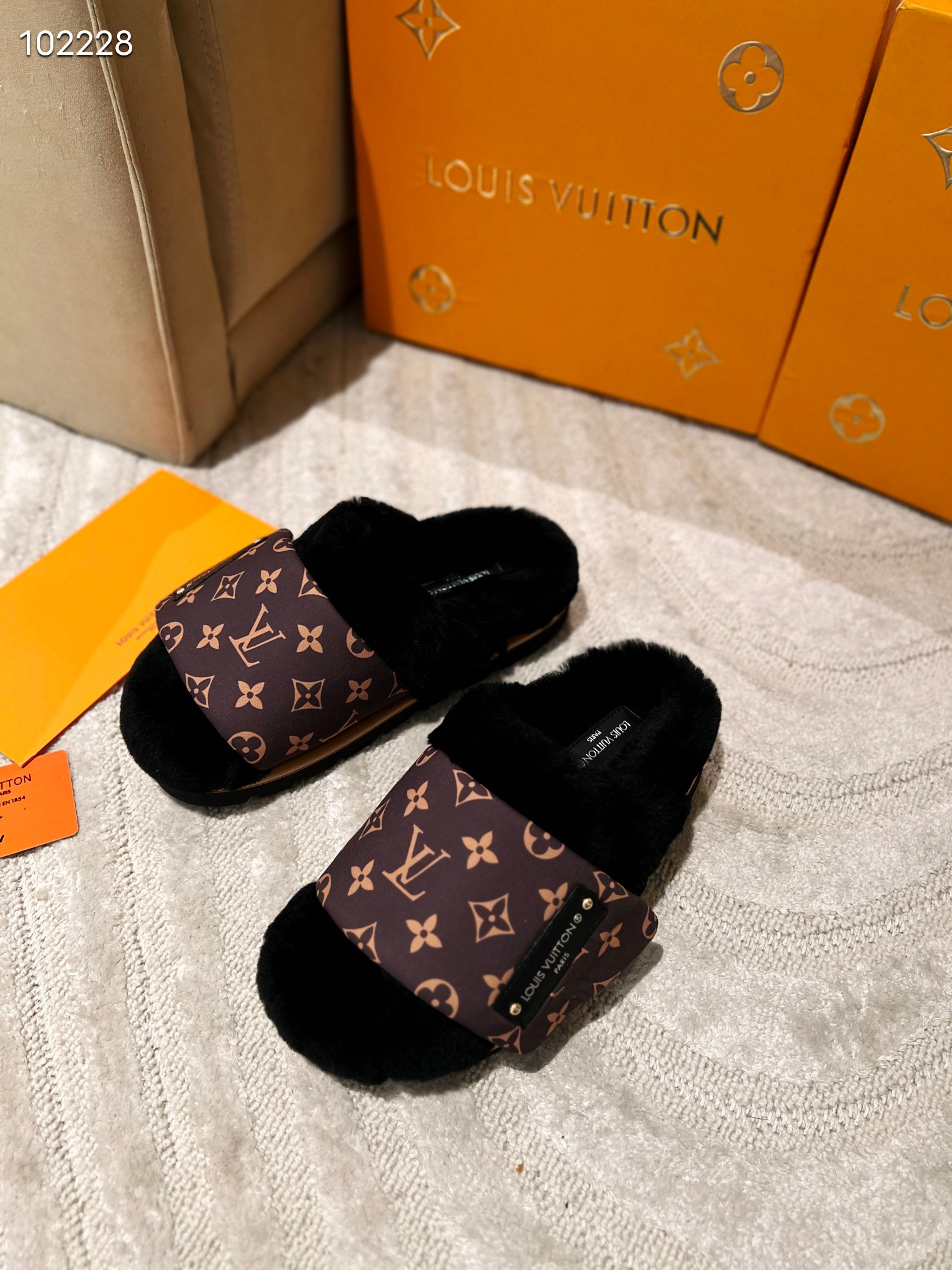 Louis Vuitton Wintry Slipper Men and Women-005 Size 35-45