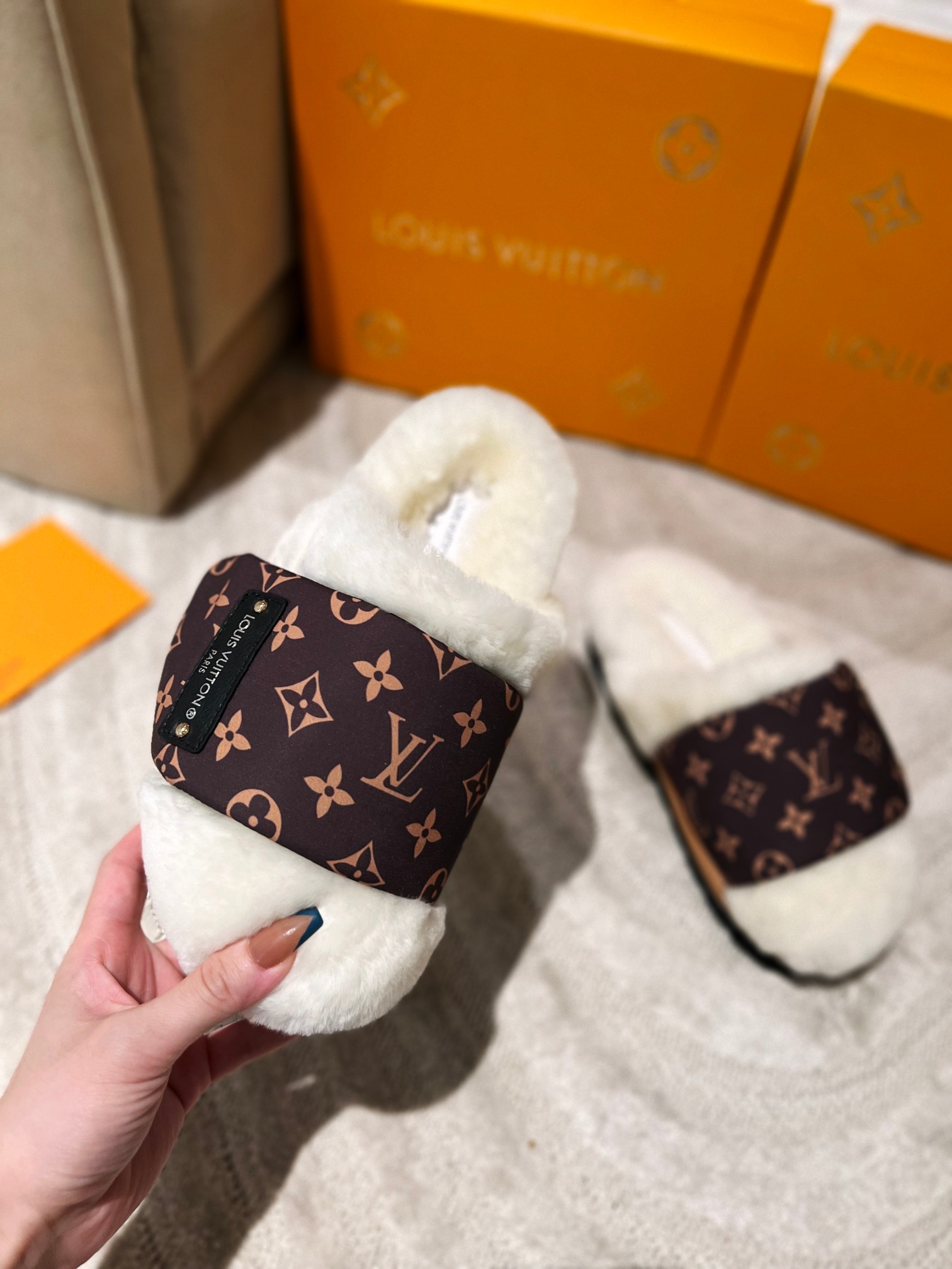 Louis Vuitton Wintry Slipper Men and Women-006 Size 35-45