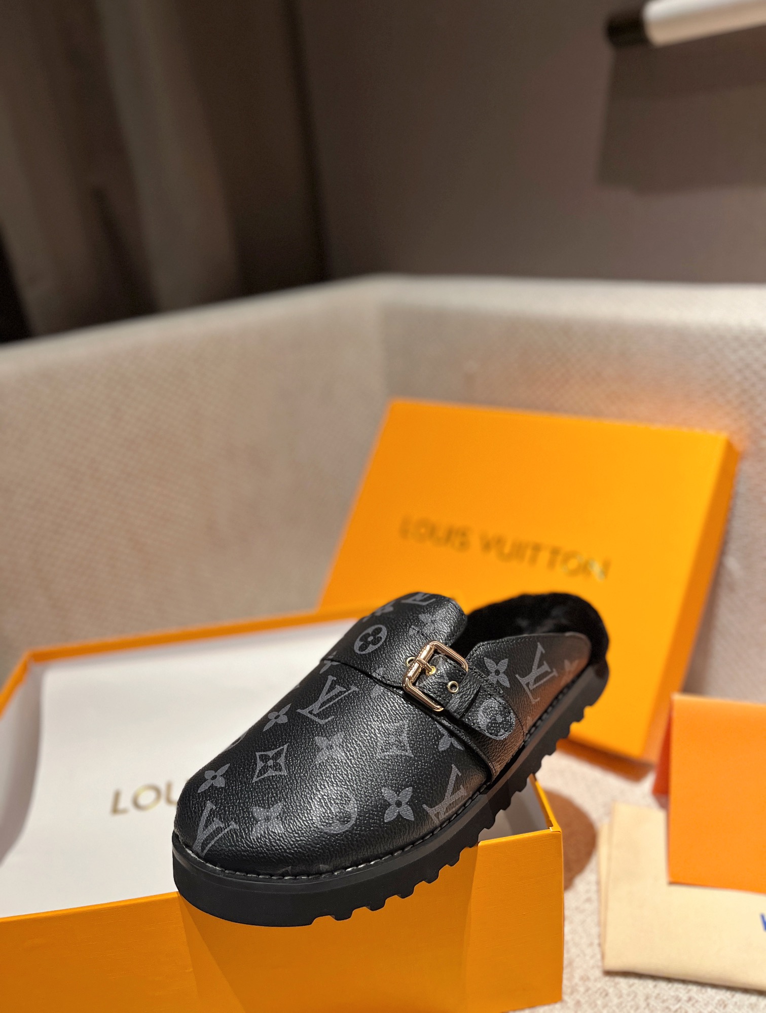 Louis Vuitton Wintry Slipper Men and Women-008 Size 35-45