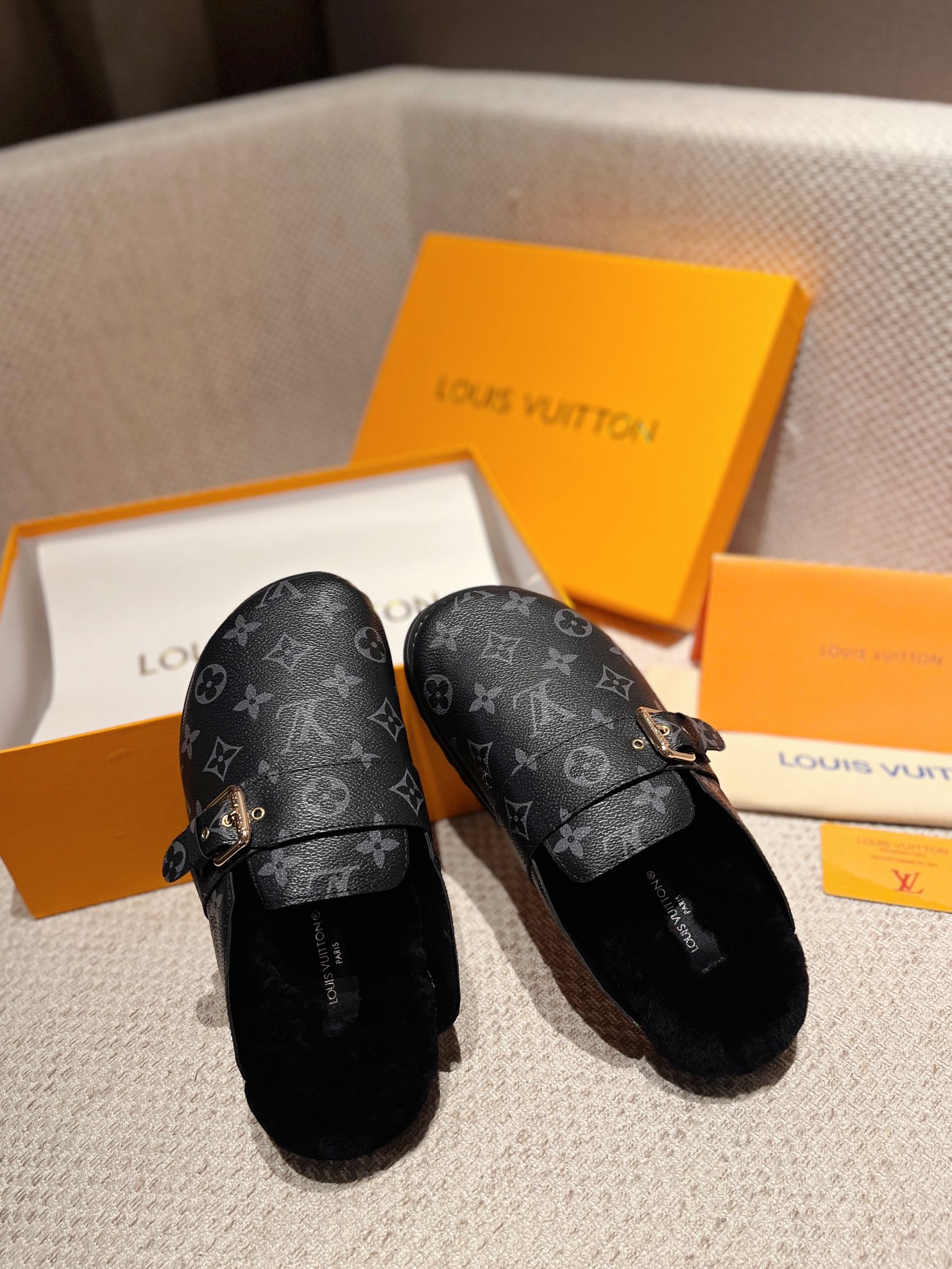 Louis Vuitton Wintry Slipper Men and Women-008 Size 35-45