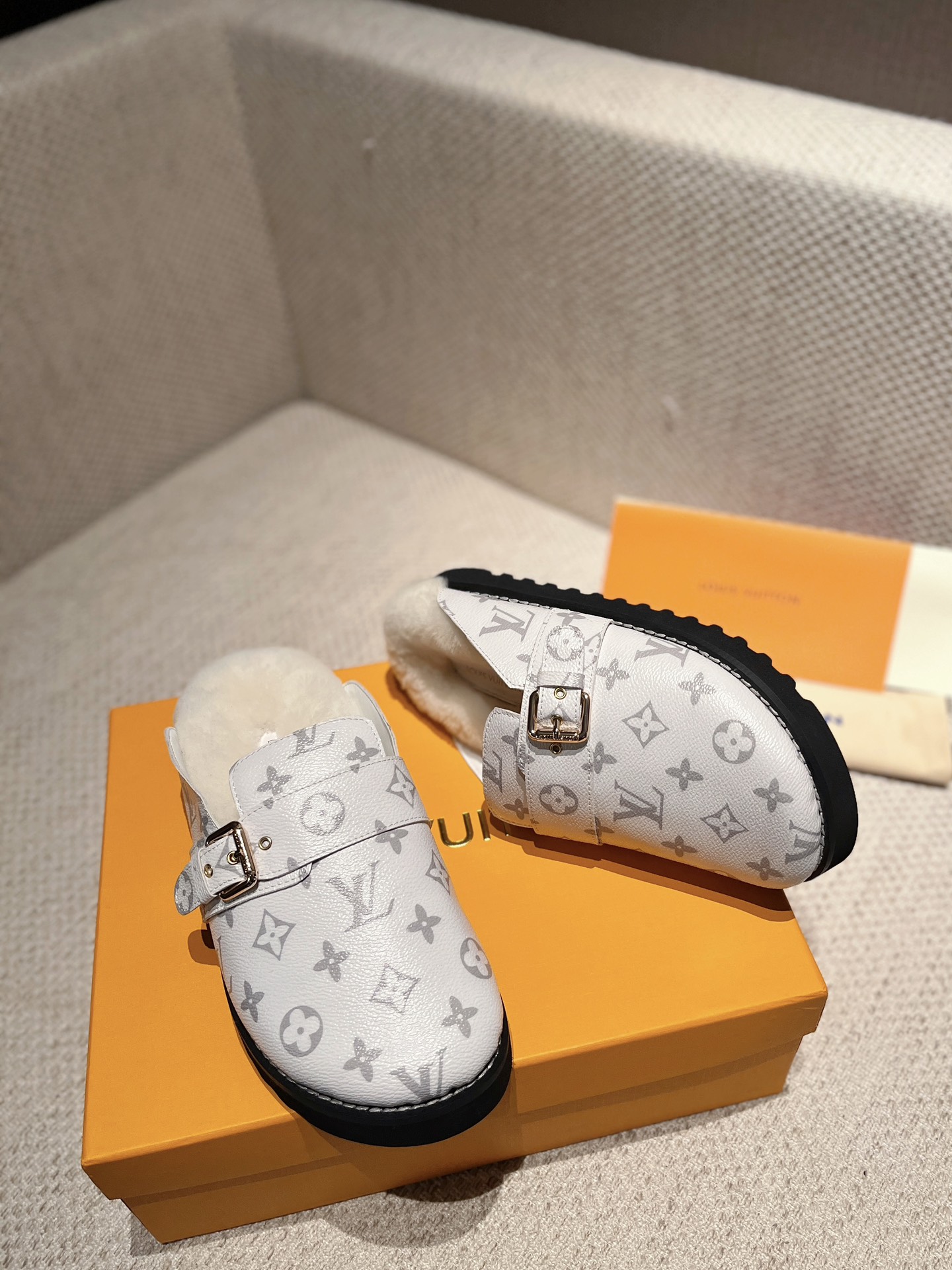 Louis Vuitton Wintry Slipper Men and Women-009 Size 35-45