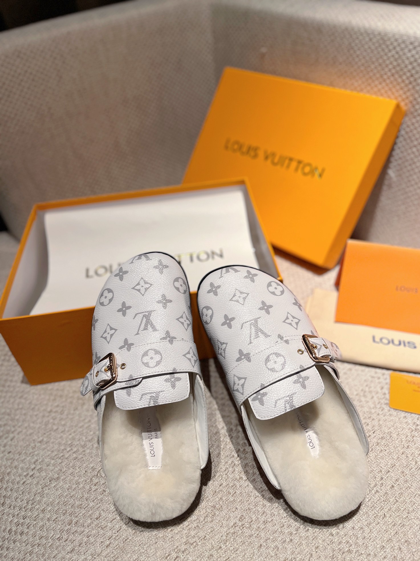 Louis Vuitton Wintry Slipper Men and Women-009 Size 35-45