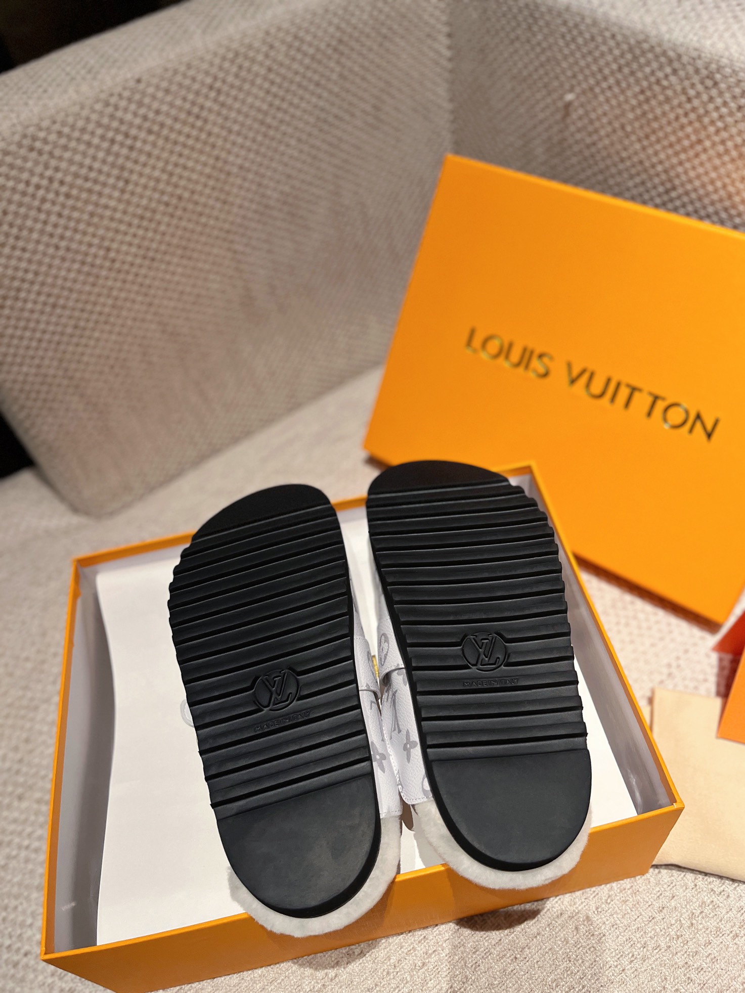 Louis Vuitton Wintry Slipper Men and Women-009 Size 35-45