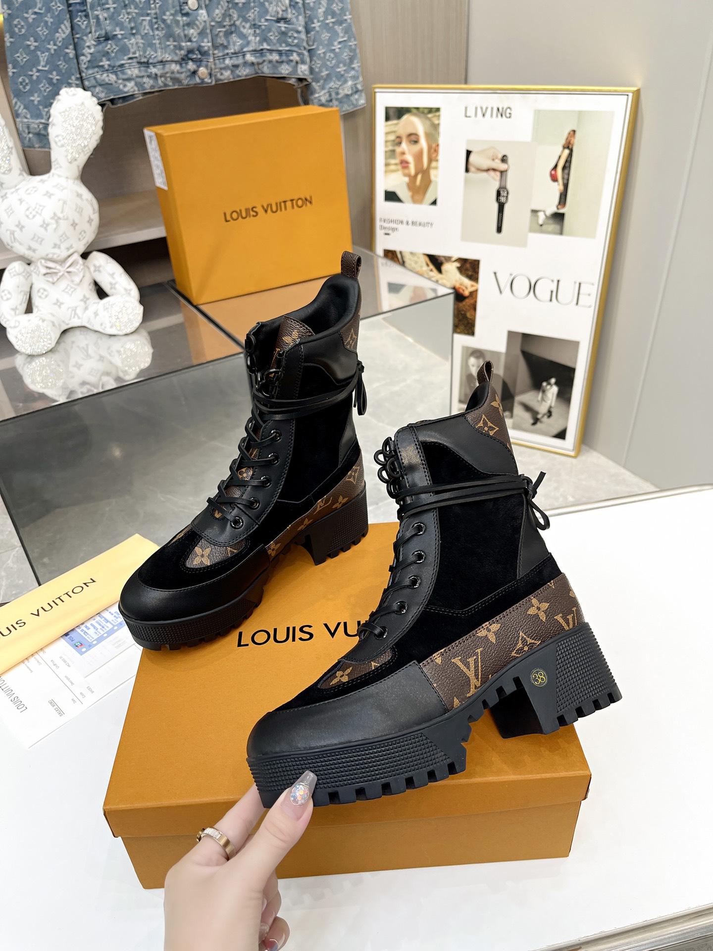 Louis Vuitton Women Boots-0002  Size 35-41