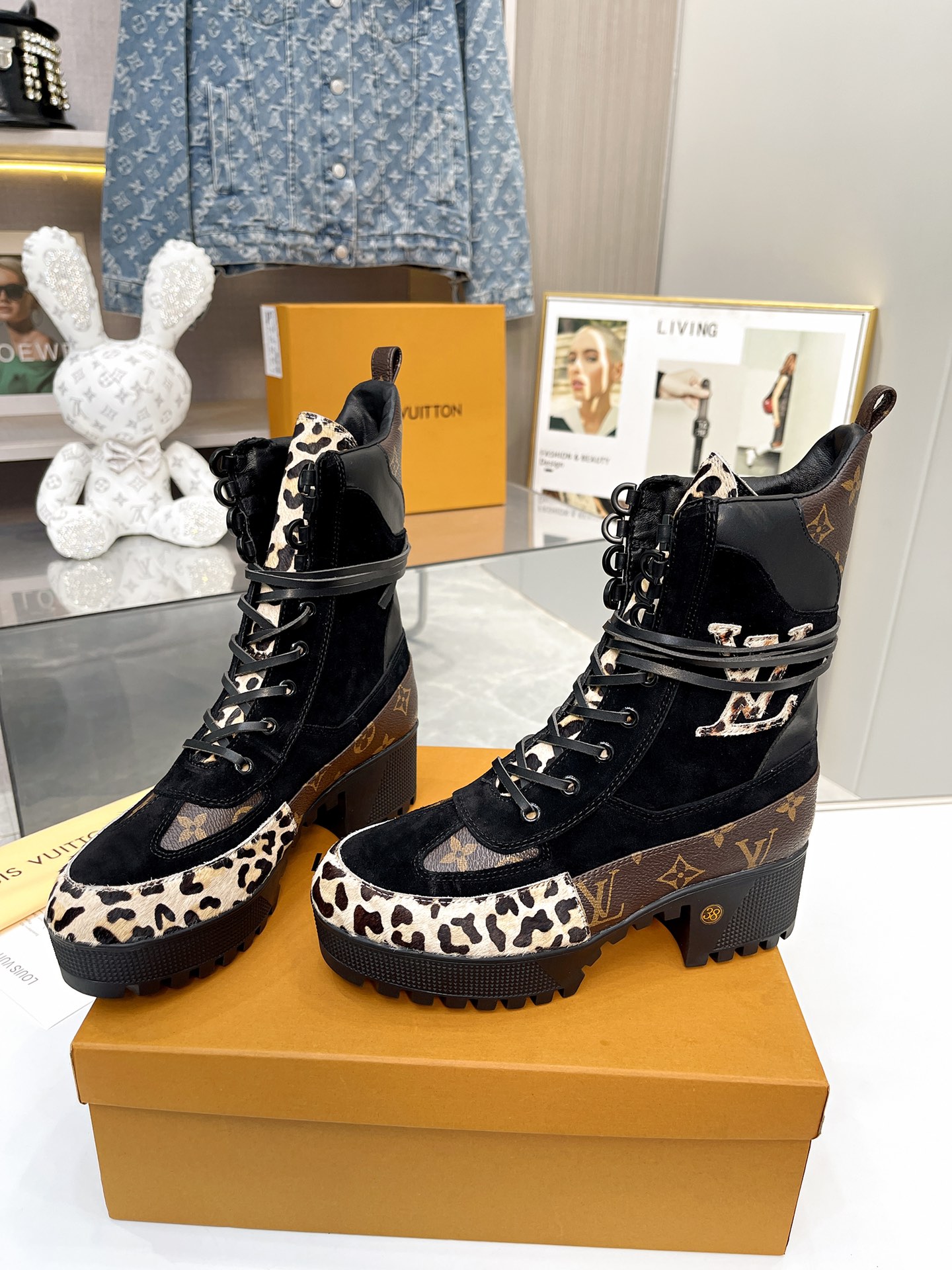 Louis Vuitton Women Boots-0007  Size 35-41