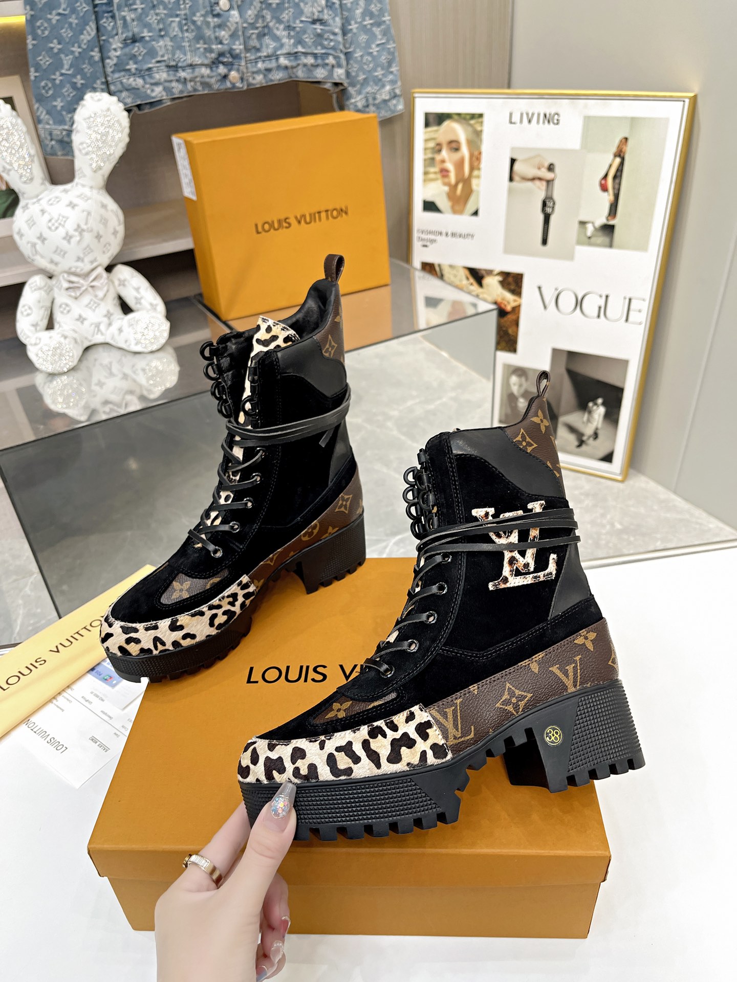 Louis Vuitton Women Boots-0007  Size 35-41