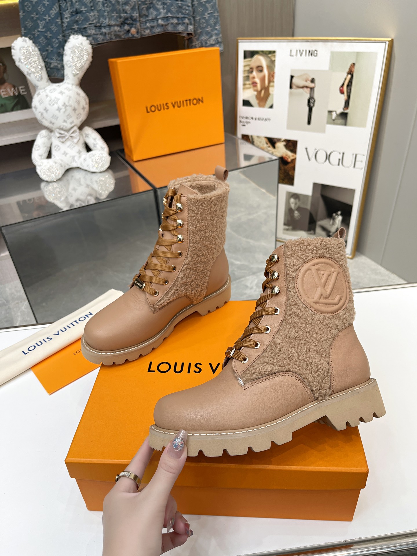 Louis Vuitton Women Boots-0010  Size 35-41