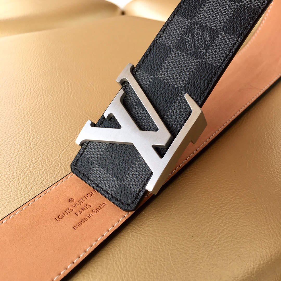 Louis Vuitton Womens Leather Belt Width 4cm 152