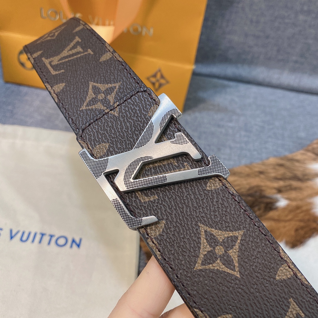 Louis Vuitton Womens Leather Belt Width 4cm 167