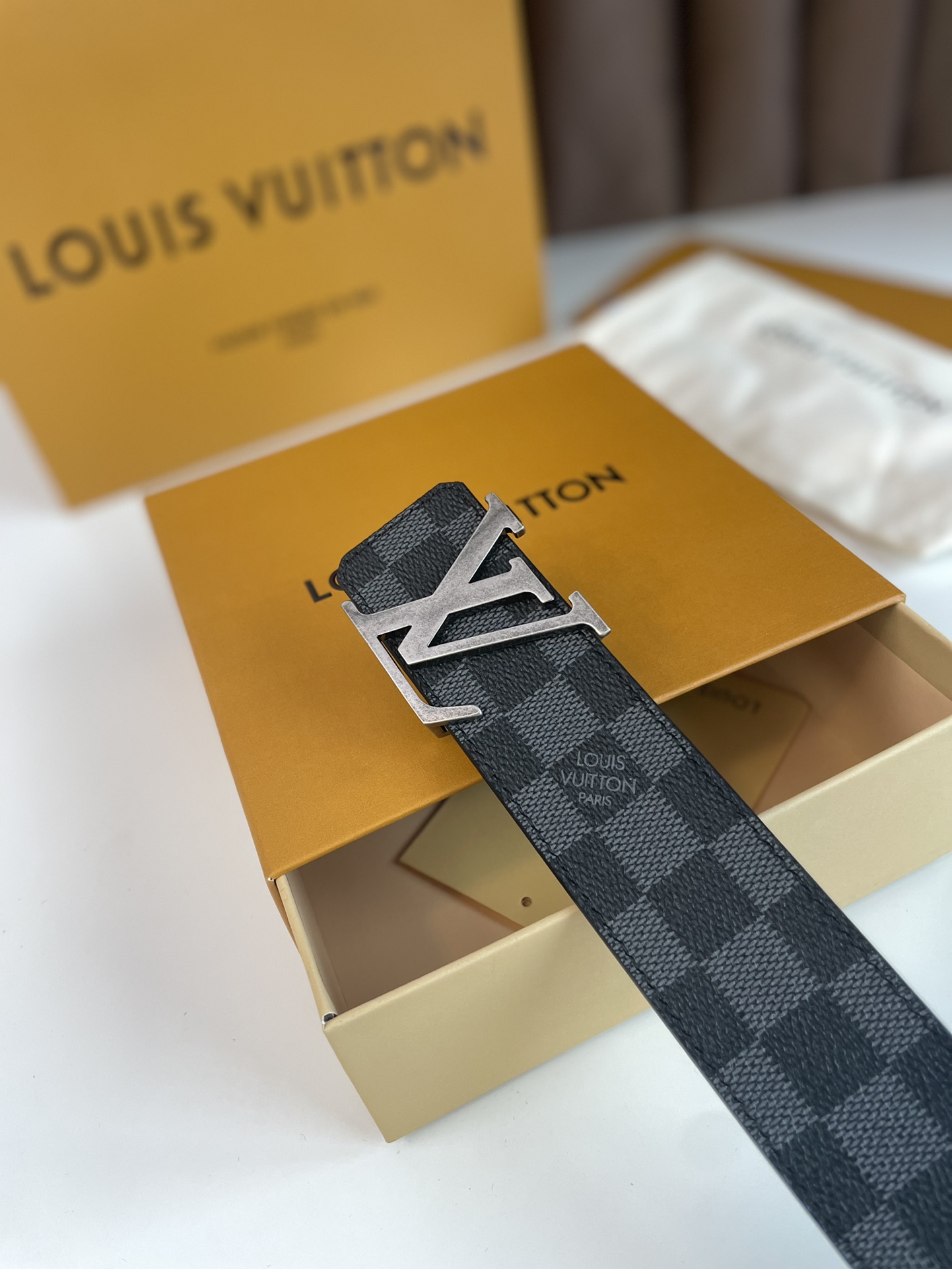 Louis Vuitton Womens Leather Belt Width 4cm 173