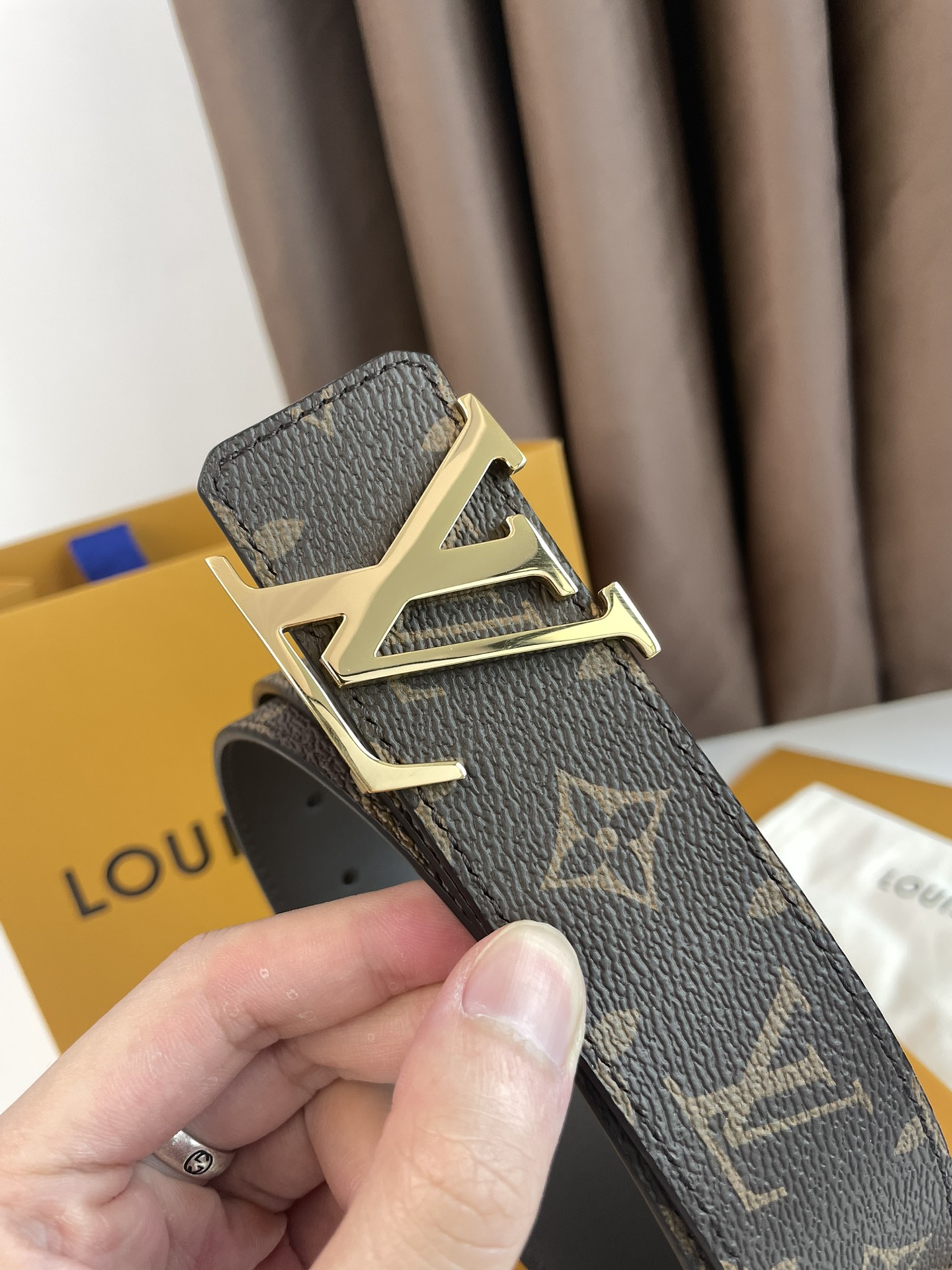 Louis Vuitton Womens Leather Belt Width 4cm 177