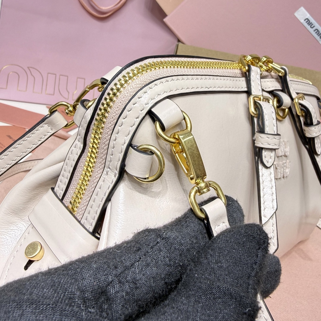 MiuMiu 5BF131 Caprice Leather Clutch White