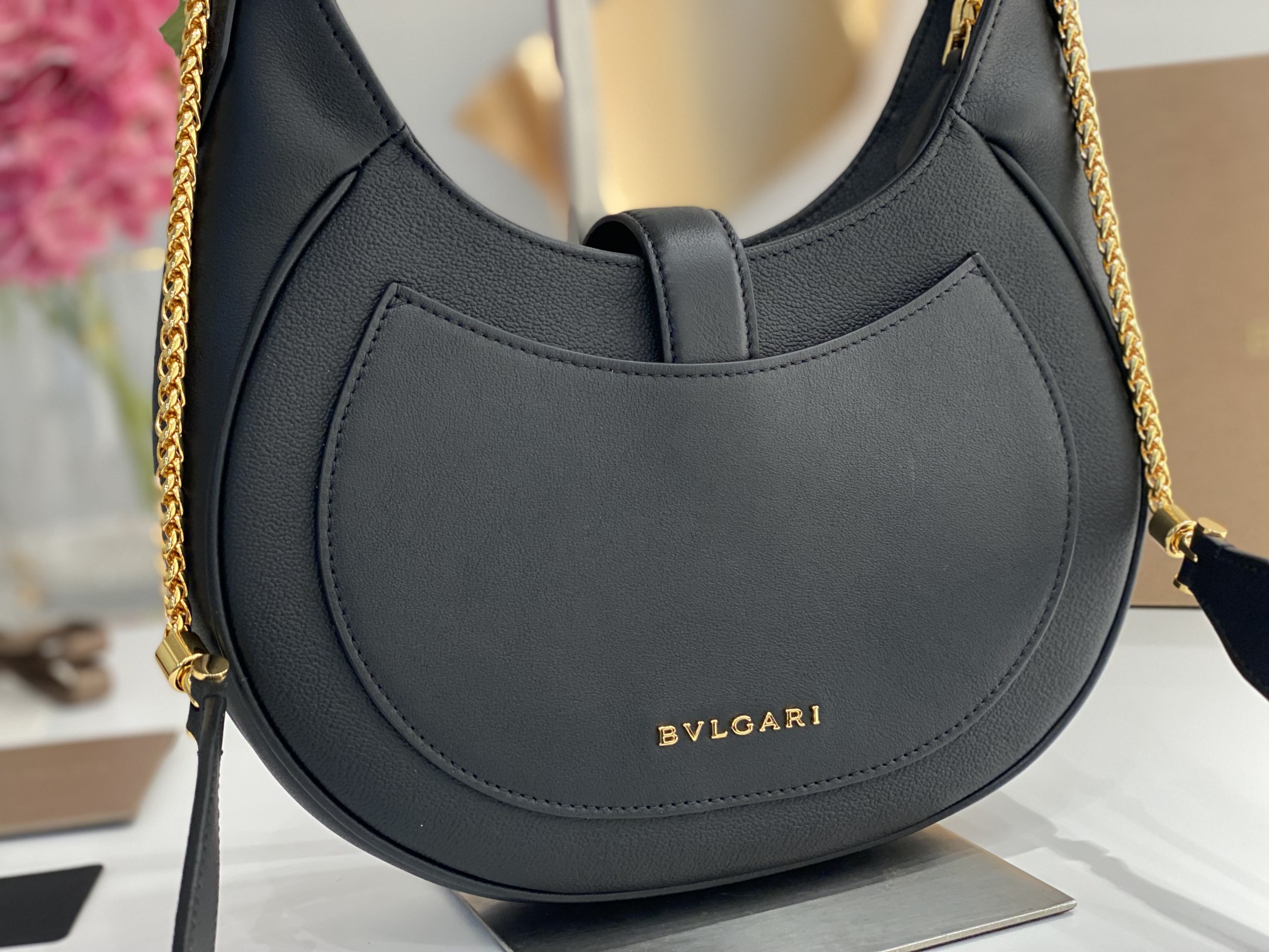 New Copy Bvlgari Serpenti Ellipse Crossbody Bag Black Calf Leather with Snakehead Closure For Women 25cm