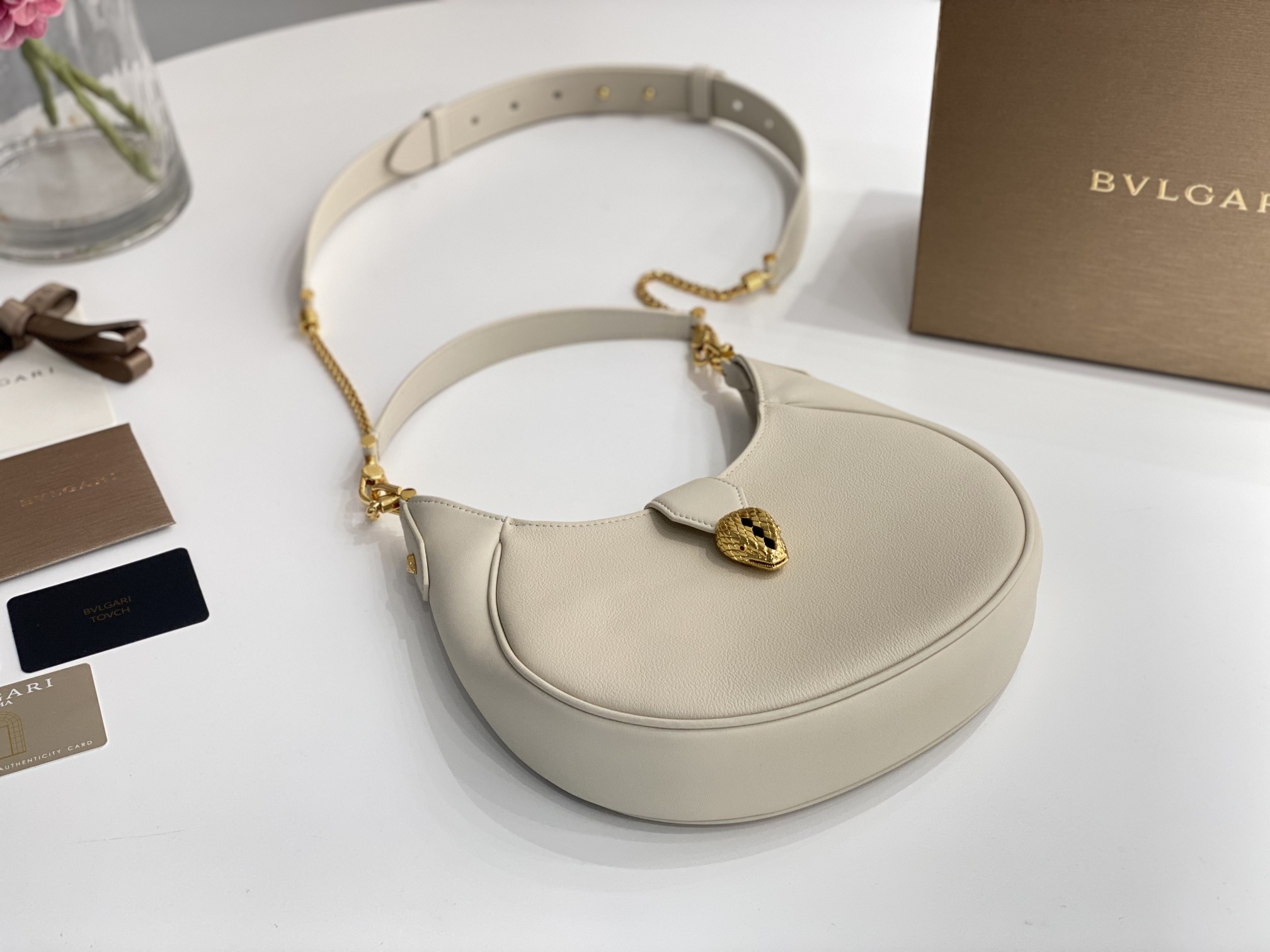 New Copy Bvlgari Serpenti Ellipse Crossbody Bag White Calf Leather with Snakehead Closure For Women 25cm