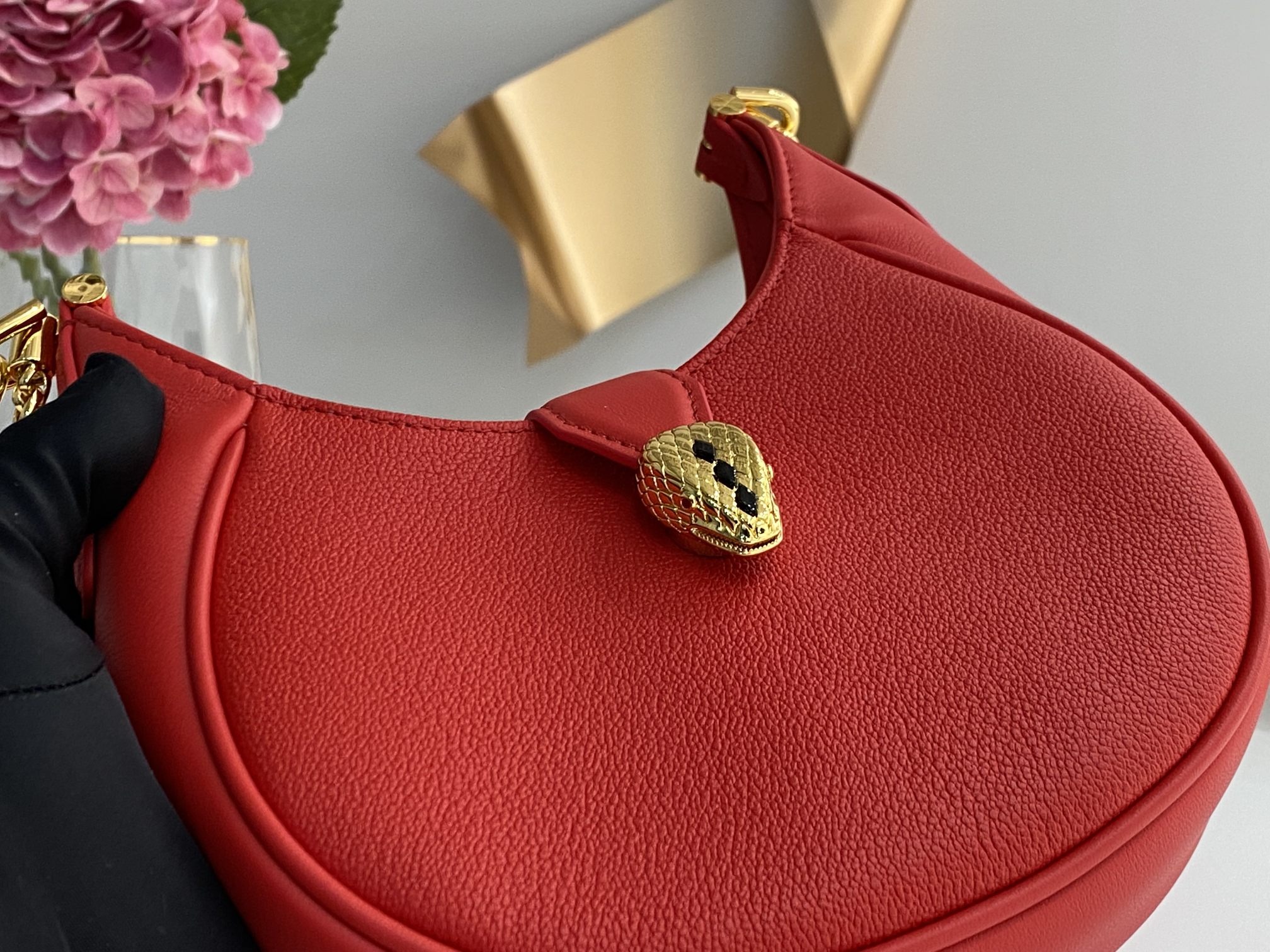 New Copy Bvlgari Serpenti Ellipse Small Crossbody Bag Red Calf Leather with Snakehead Closure For Women 19cm