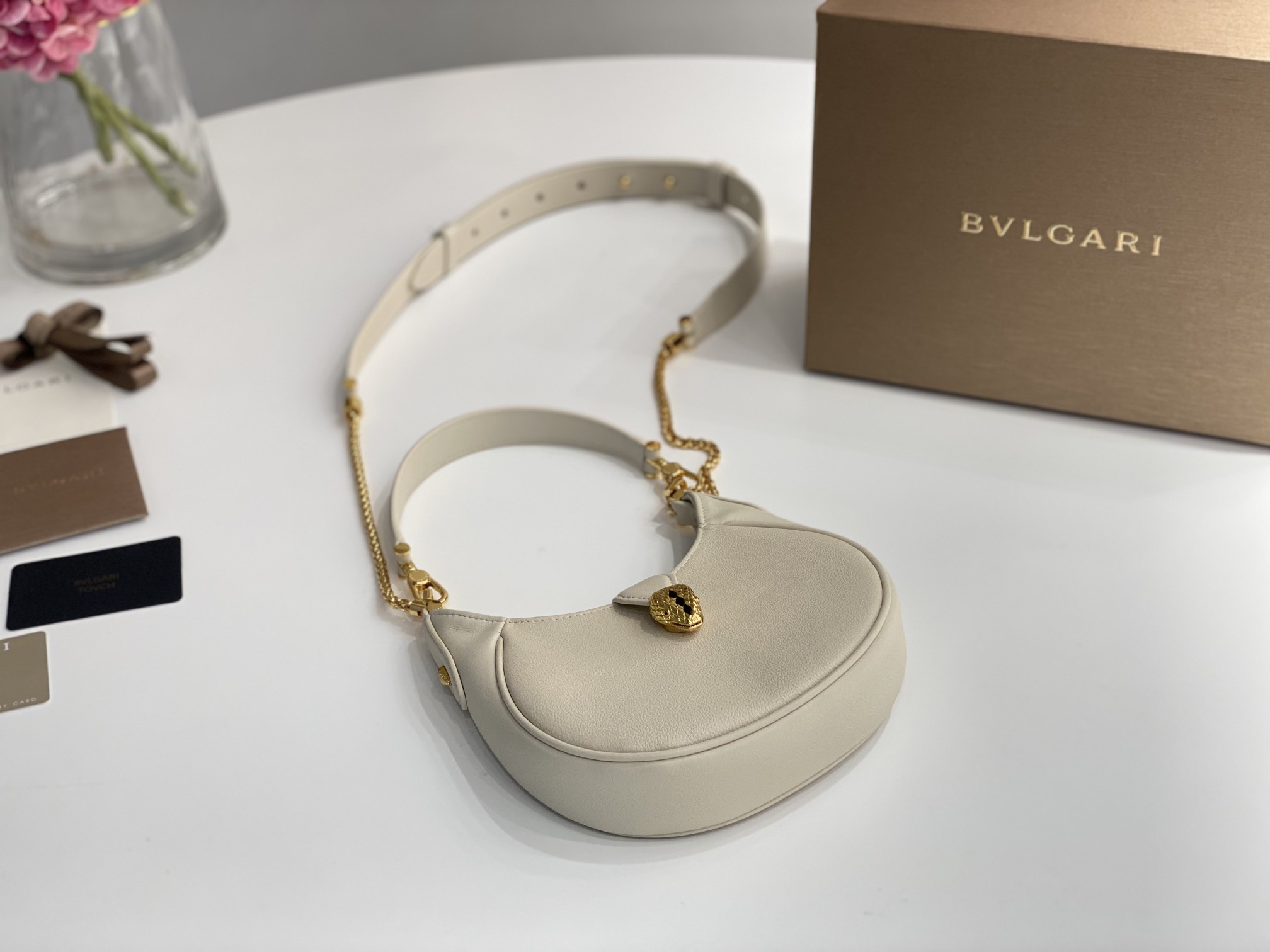 New Copy Bvlgari Serpenti Ellipse Small Crossbody Bag White Calf Leather with Snakehead Closure For Women 19cm